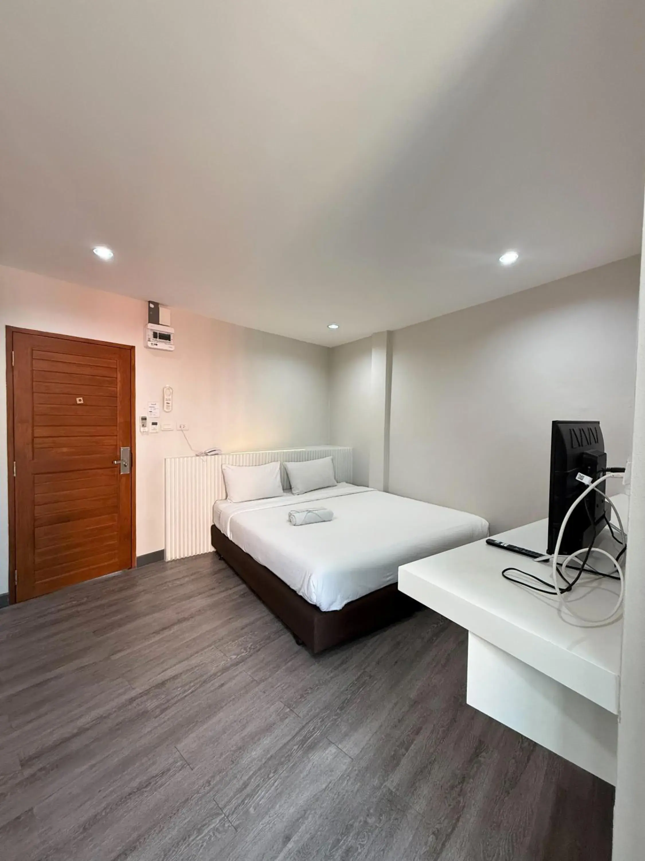 Deluxe Double Room - single occupancy in Ma Non Nont Hotel & Apartment Deluxe Double Room - single occupancy in Ma Non Nont Hotel & Apartment