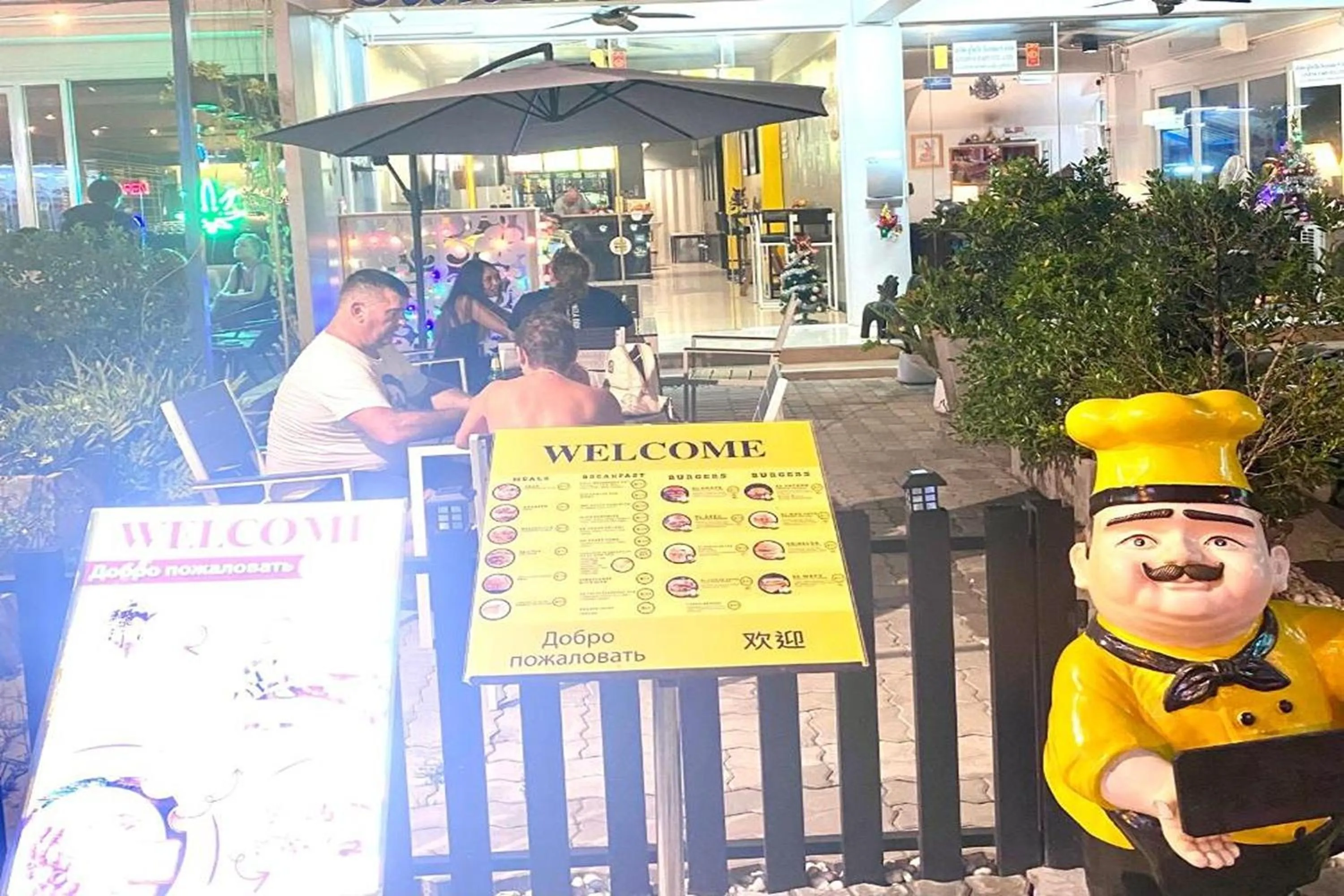 Restaurant/places to eat in Sukcheewa Residence Phuket