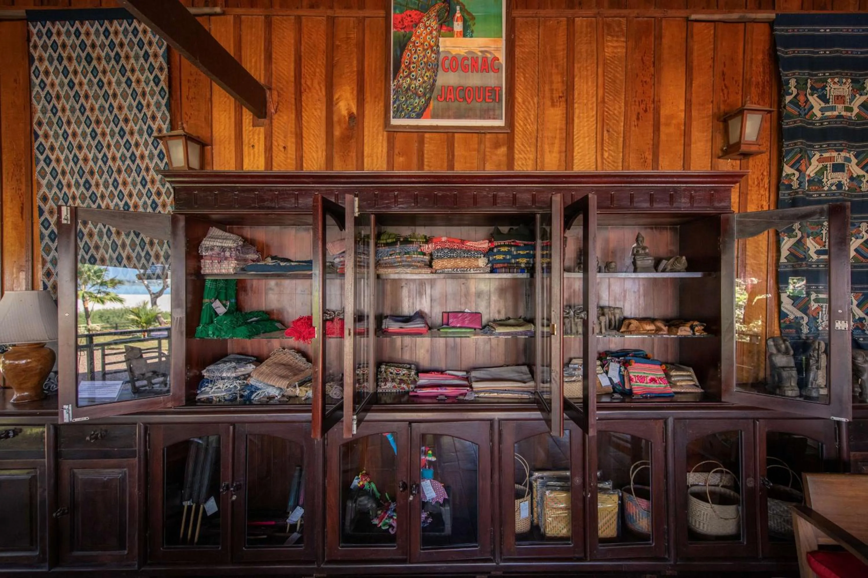 On-site shops in La Folie Lodge