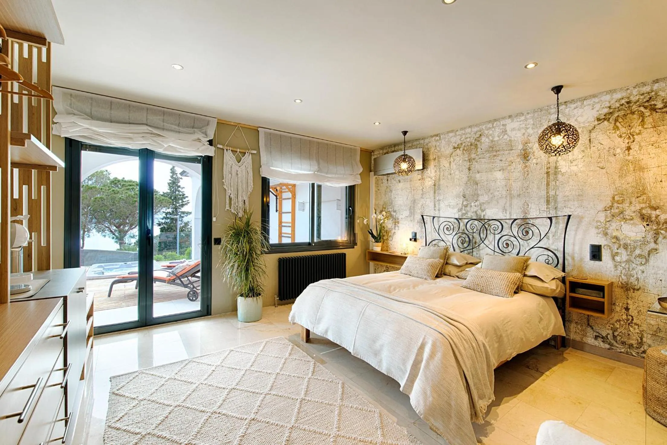 Photo of the whole room, Bed in Casa de l’Albada