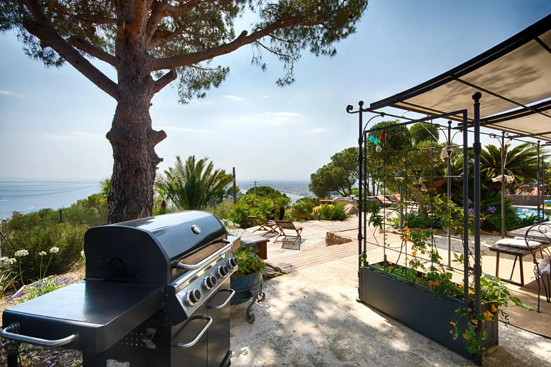 BBQ facilities in Casa de l’Albada