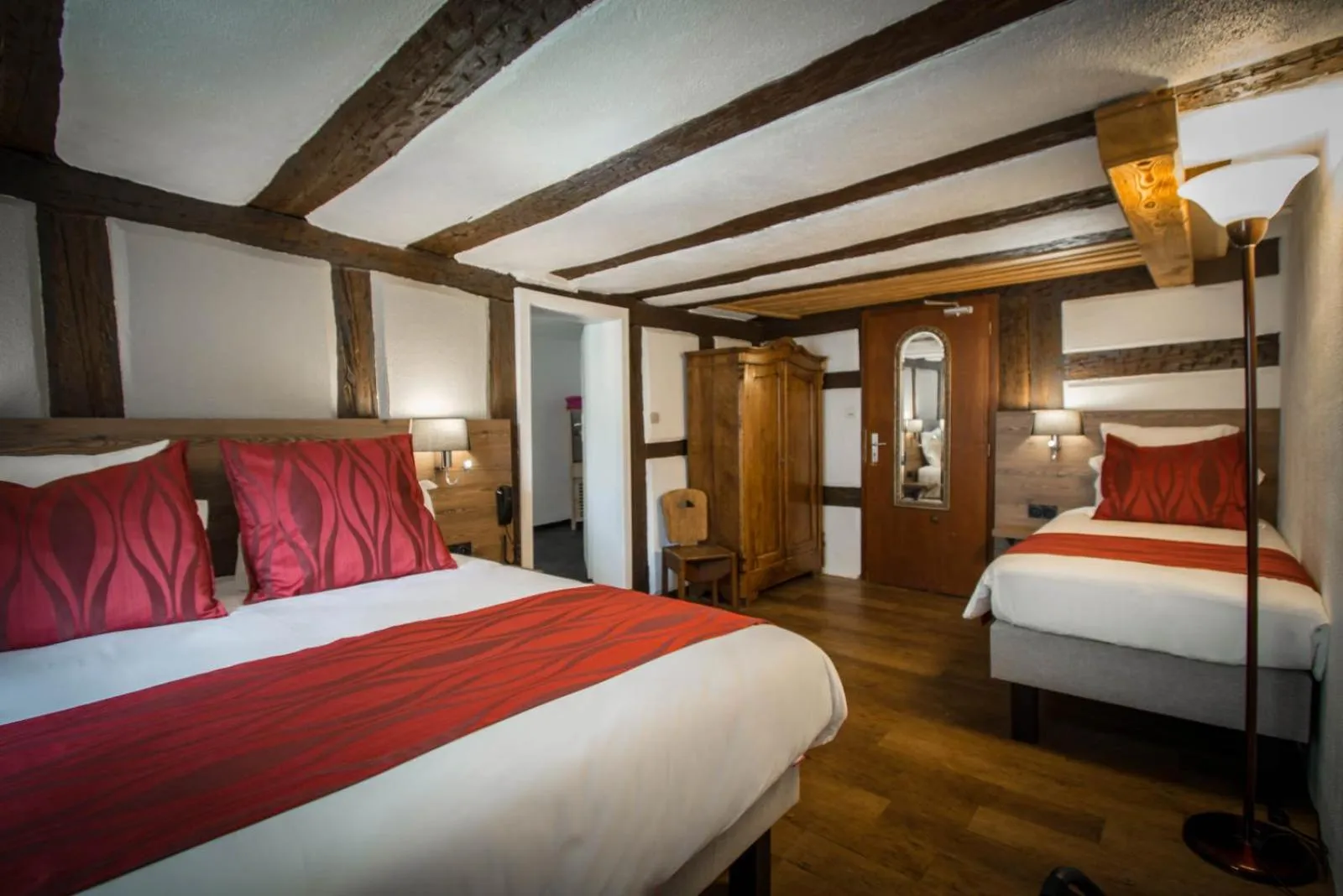 Bedroom, Bed in Hôtel De La Couronne