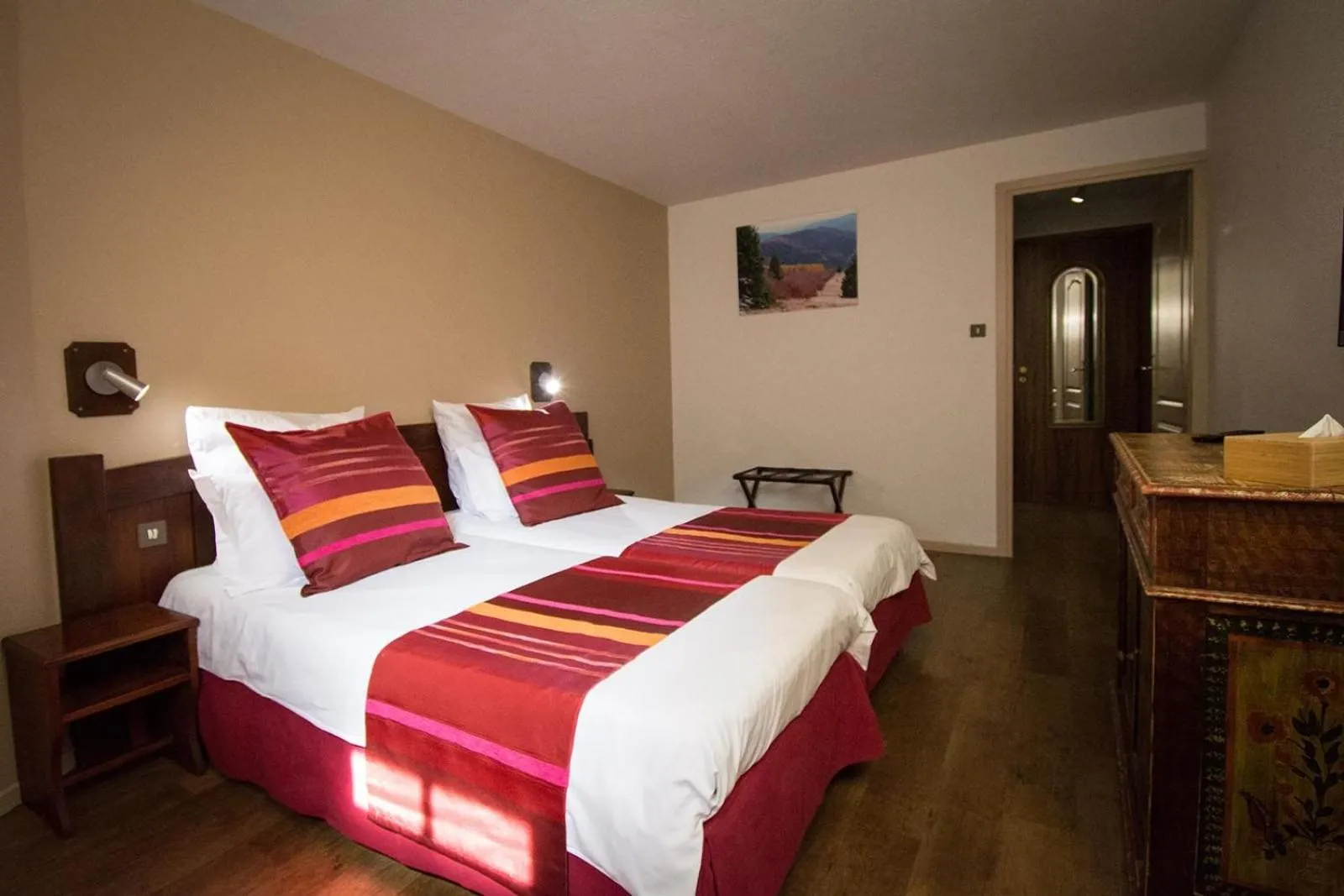 Bedroom, Bed in Hôtel De La Couronne