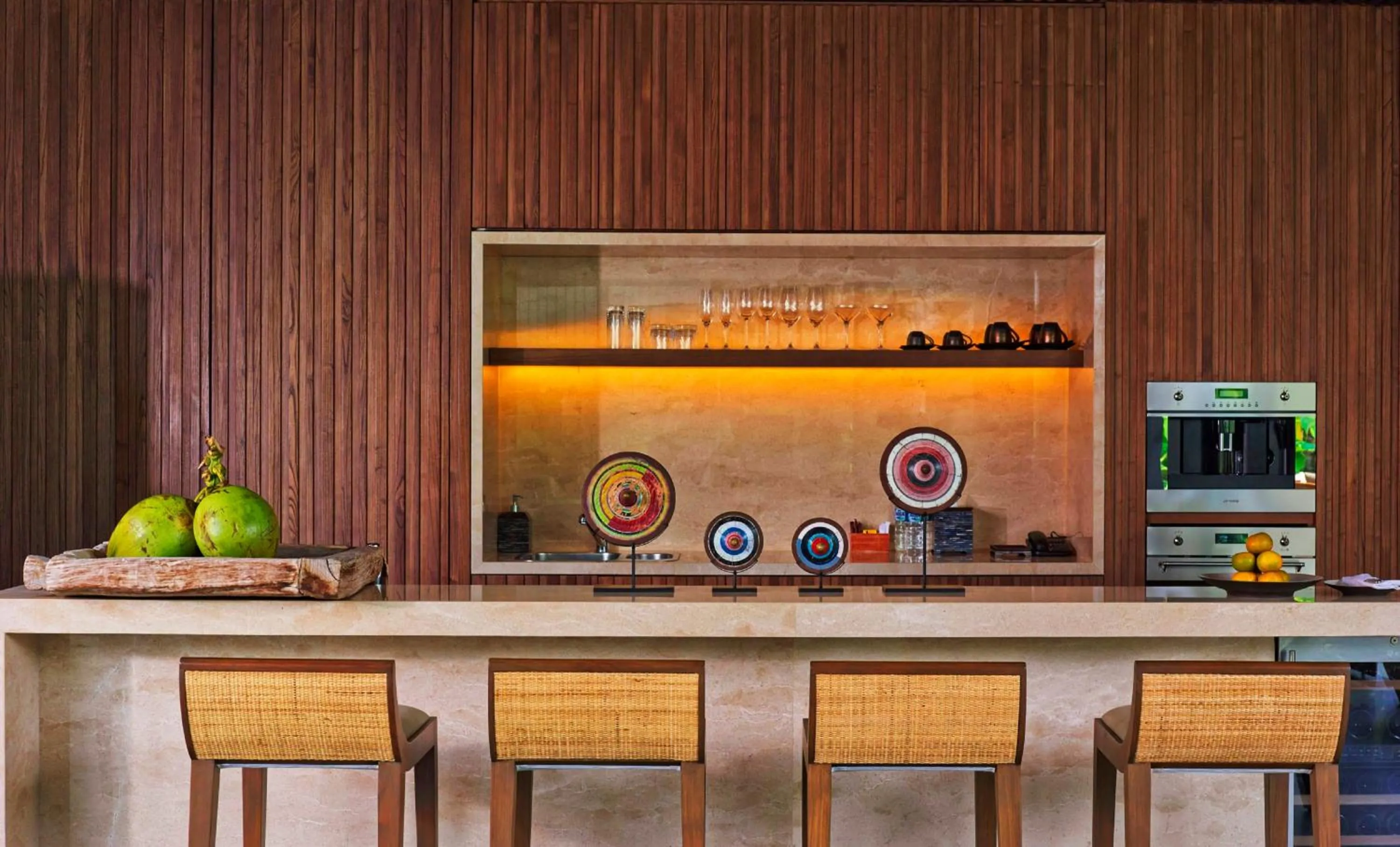 Lounge or bar in InterContinental Bali Sanur Resort by IHG