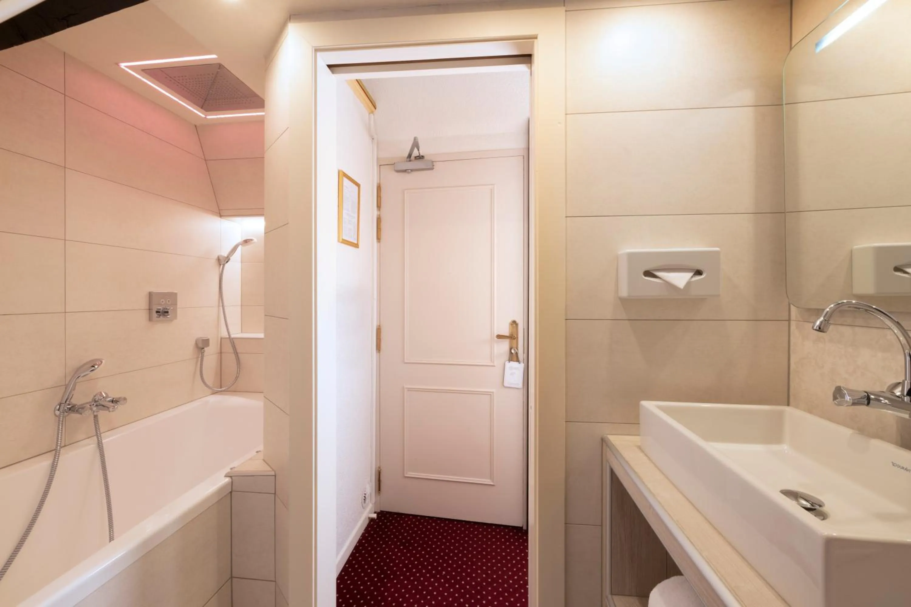 Bathroom in Hotel Restaurant Le Maréchal - Teritoria