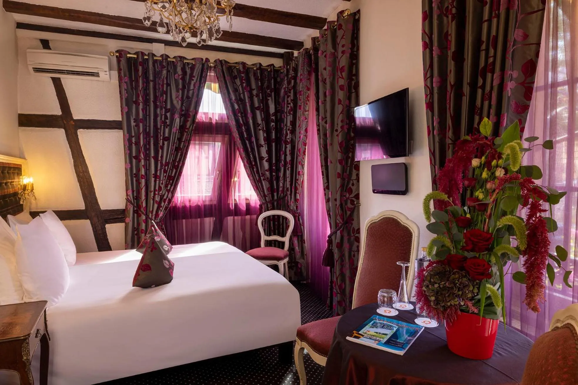 View (from property/room), Bed in Hotel Restaurant Le Maréchal - Teritoria