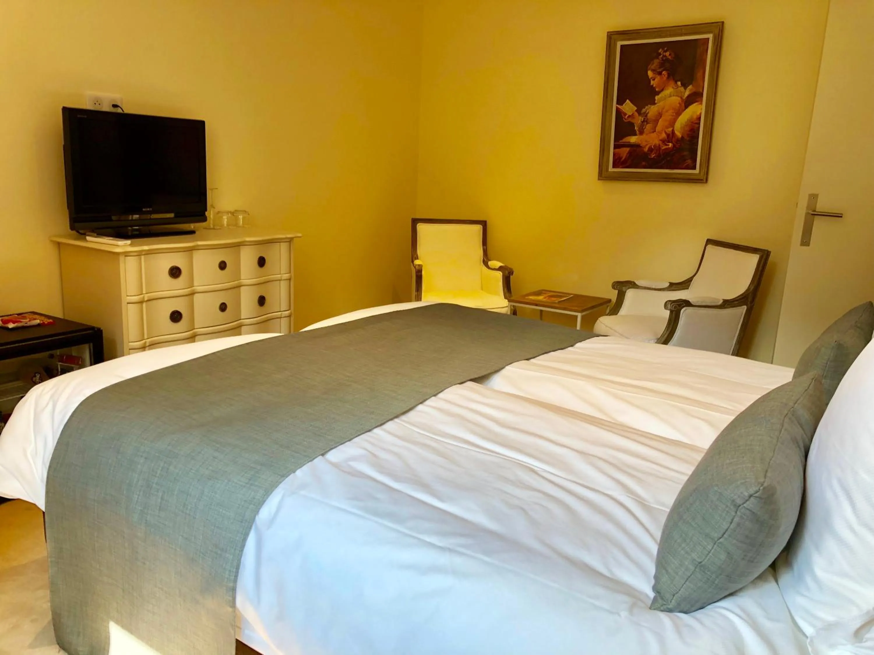 Photo of the whole room, Bed in Hotel Restaurant Le Maréchal - Teritoria