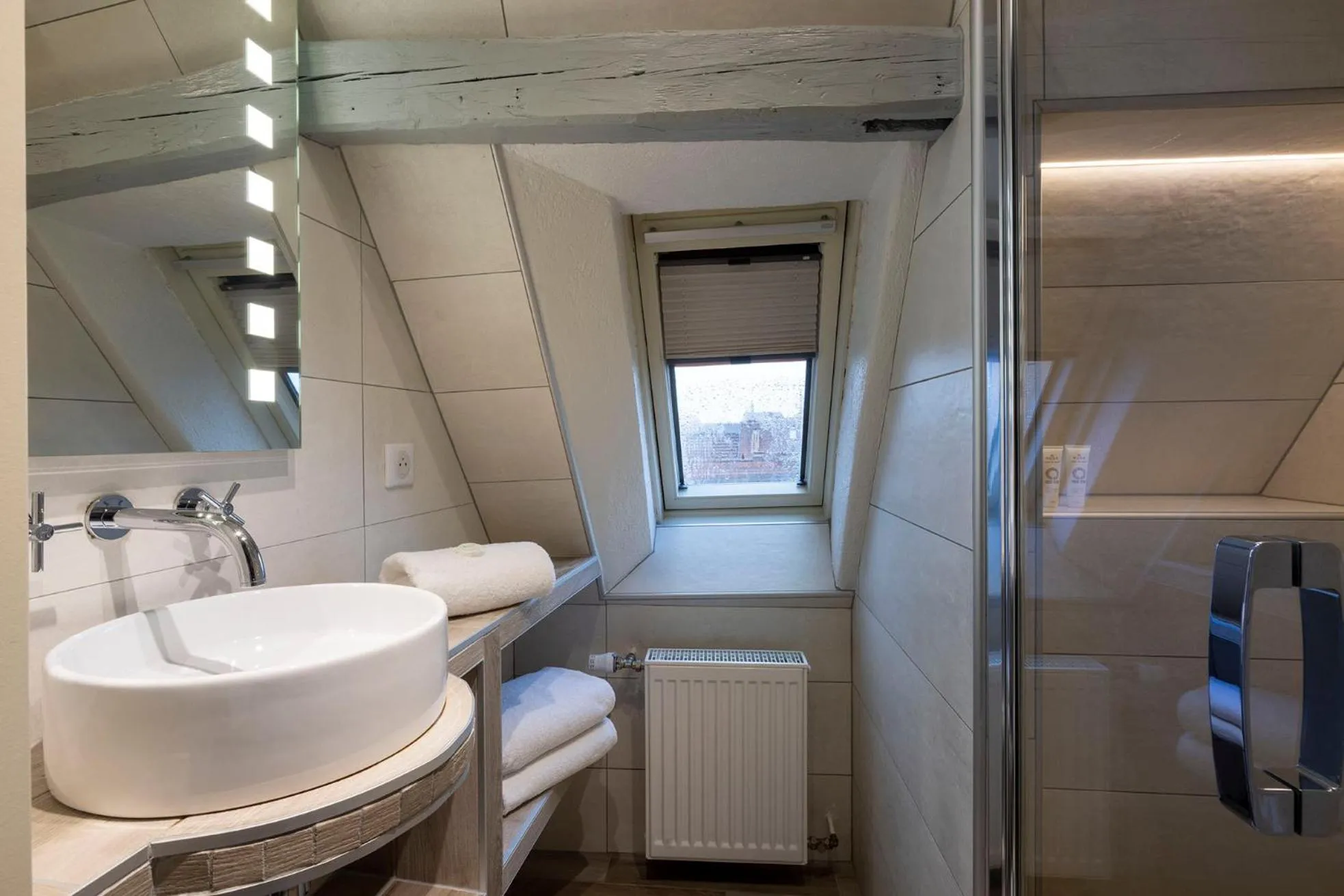 Bathroom in Hotel Restaurant Le Maréchal - Teritoria