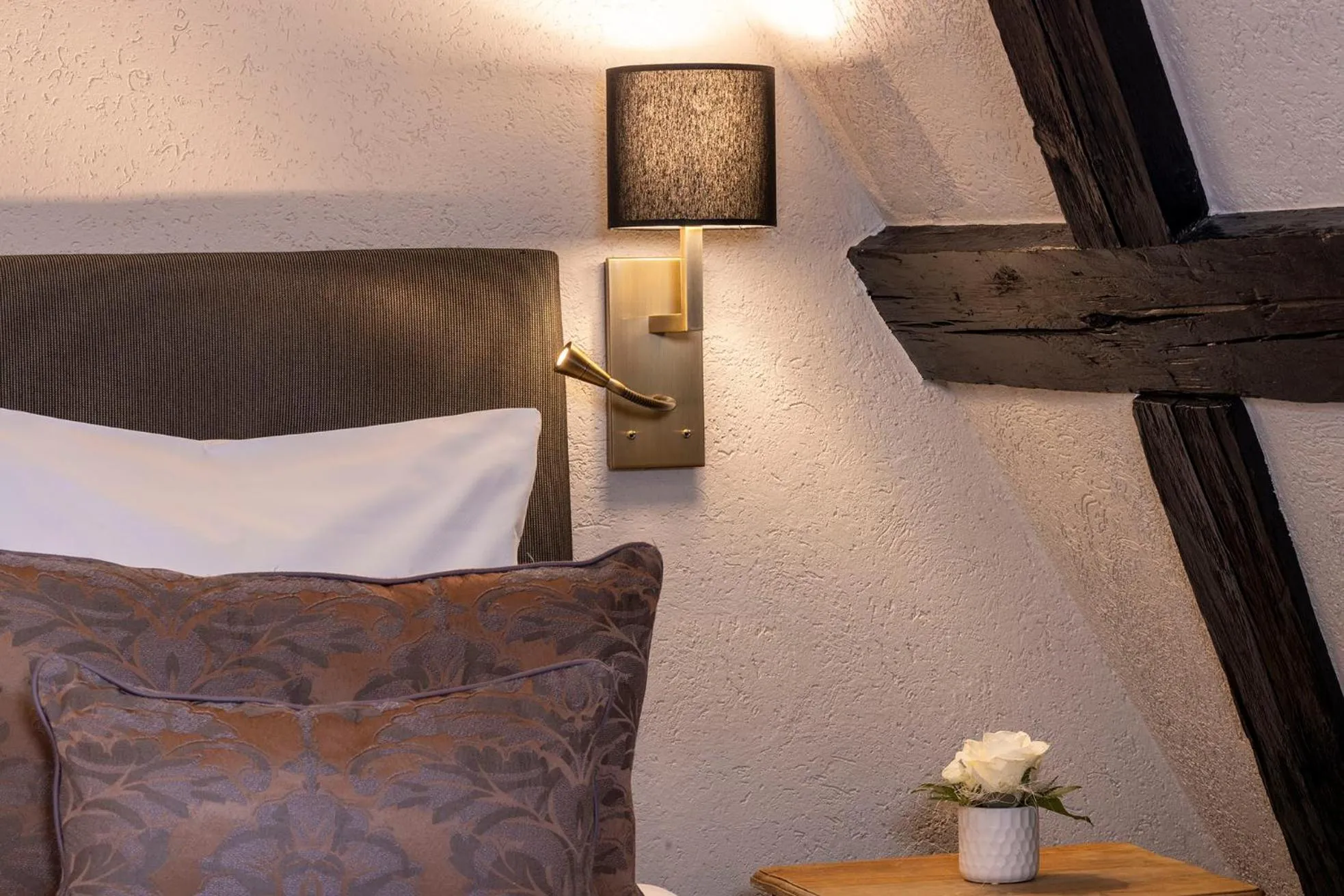 Decorative detail, Bed in Hotel Restaurant Le Maréchal - Teritoria