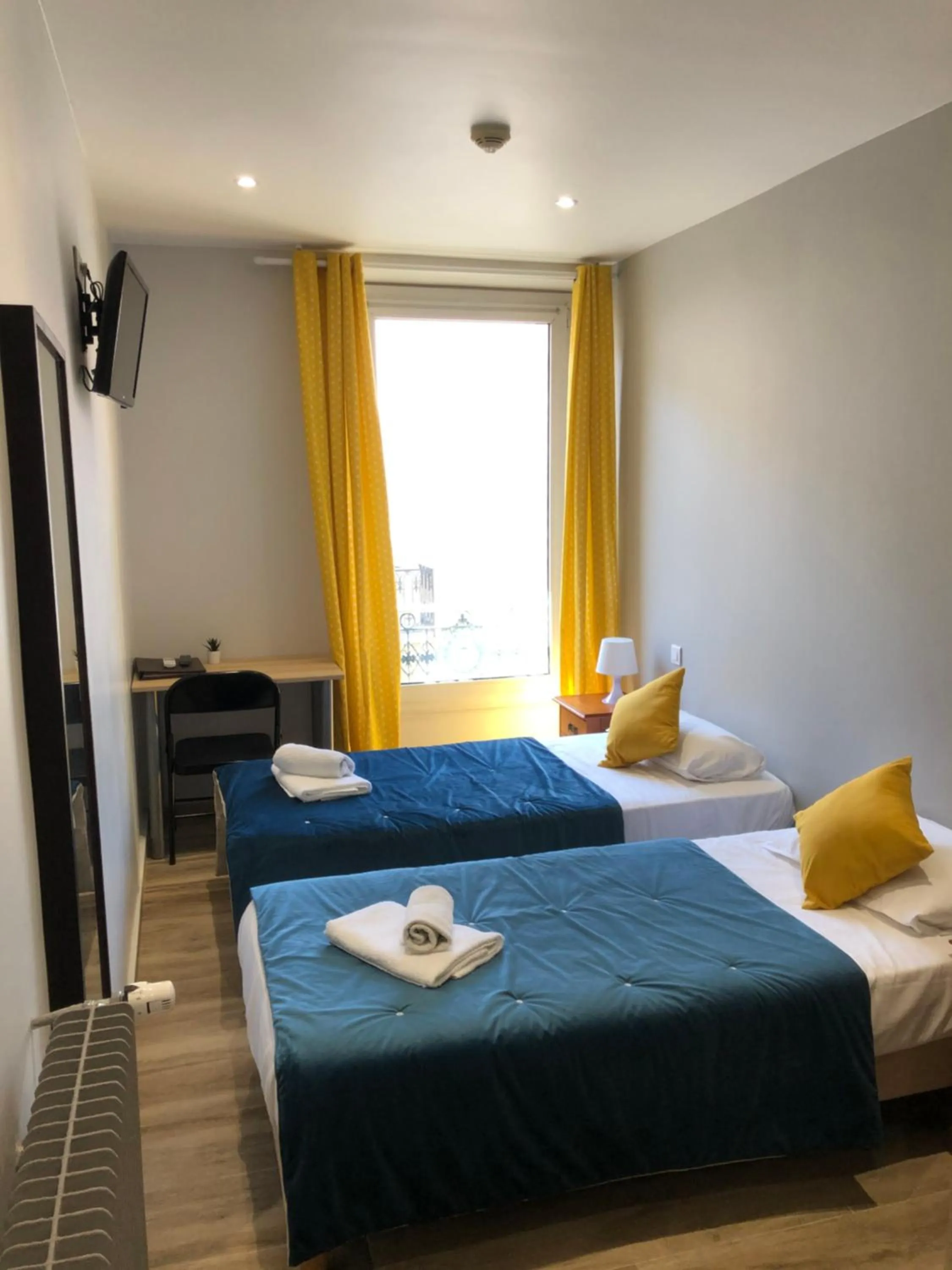 Bed in Hotel le Nice Etoile