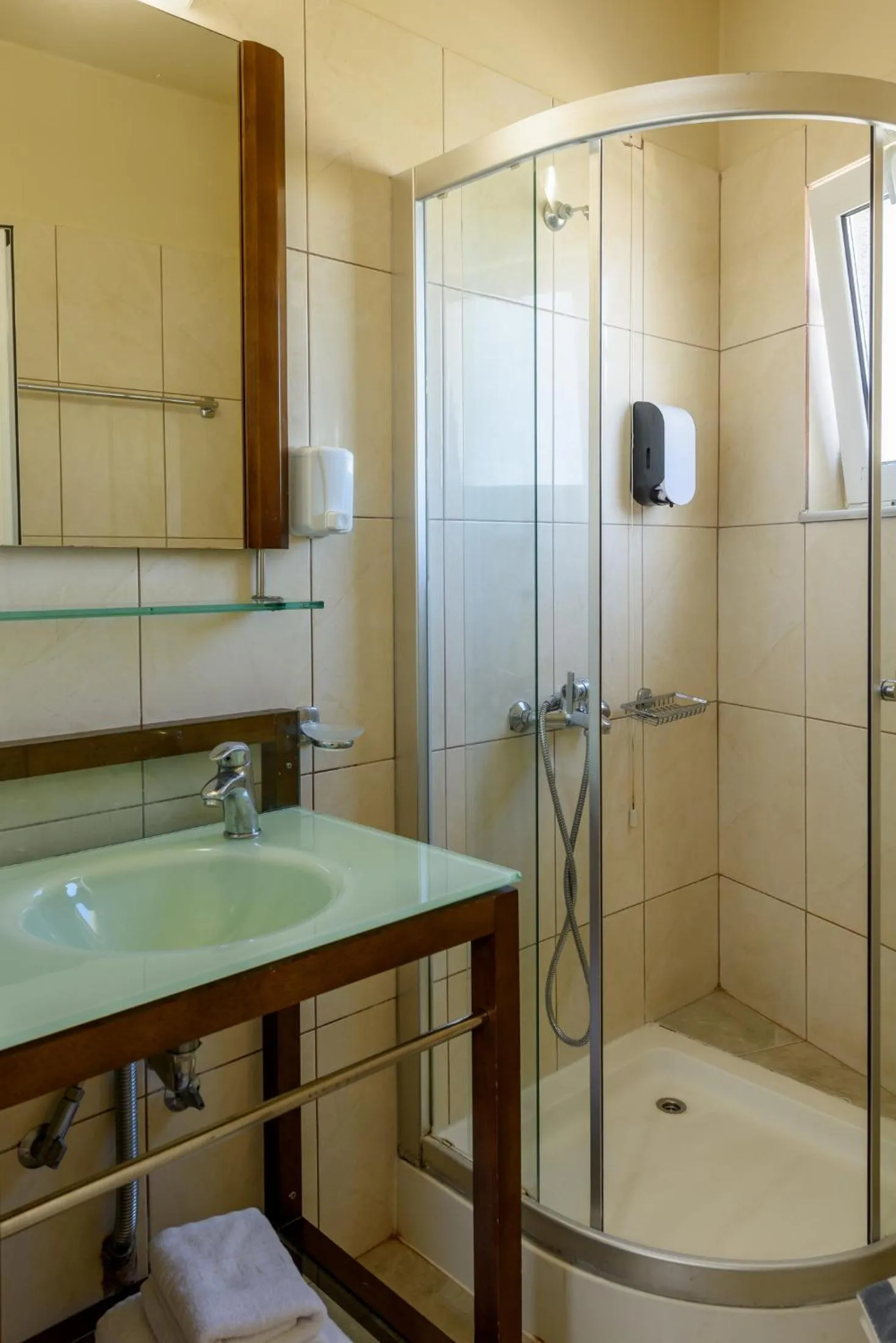 Shower in Eurohotel Theo Hotel