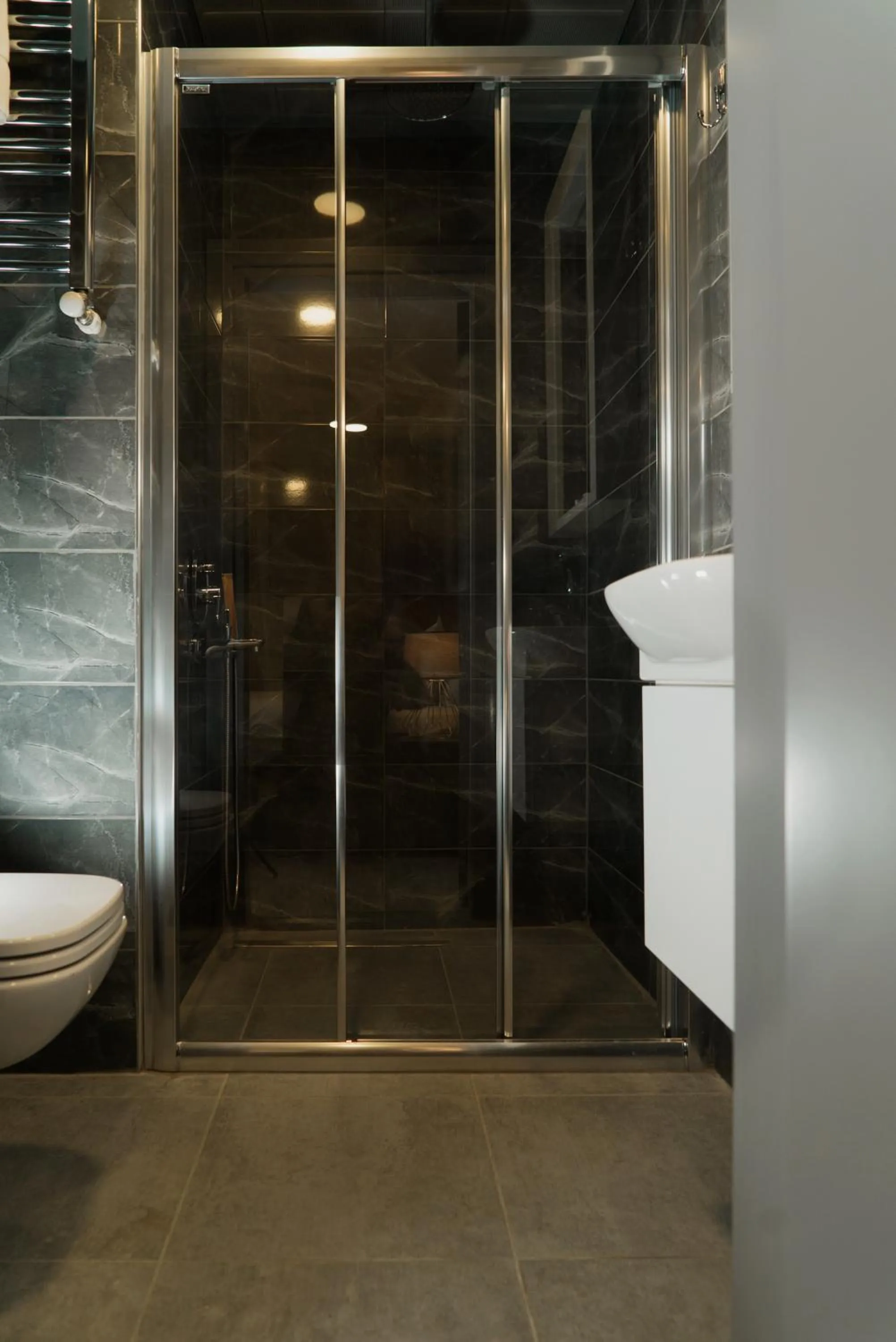 Shower in Taksim Landhouse Hotel