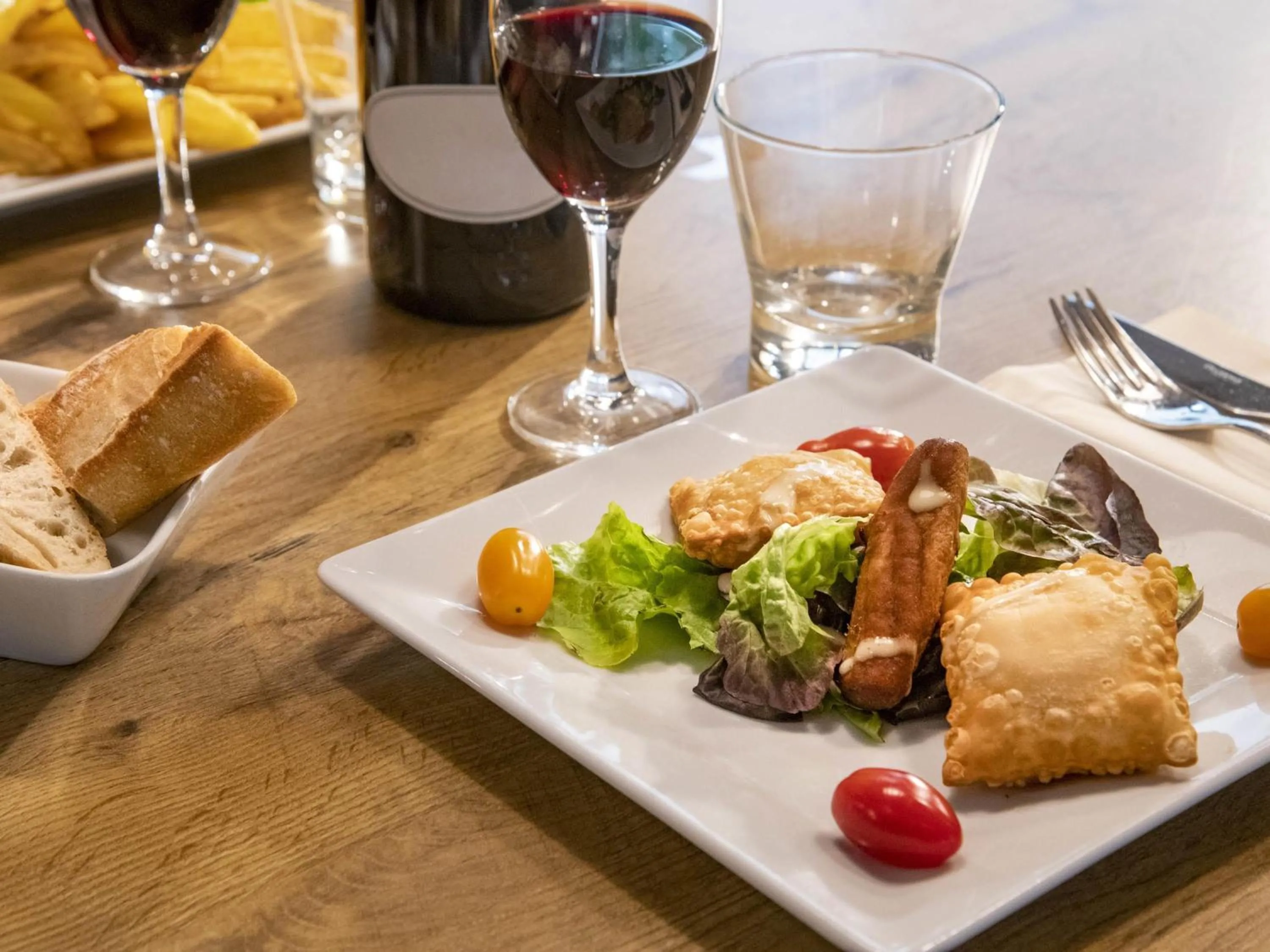 Restaurant/places to eat in ibis Gap Centre