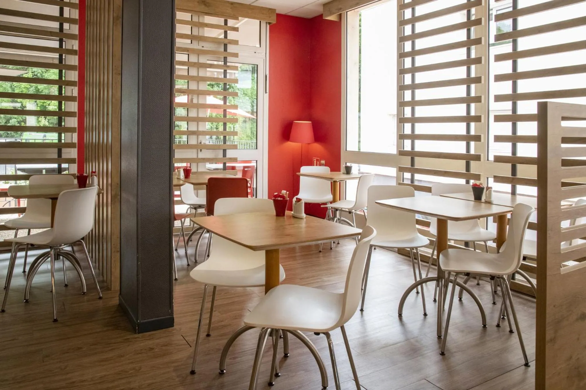 Restaurant/places to eat in ibis Gap Centre