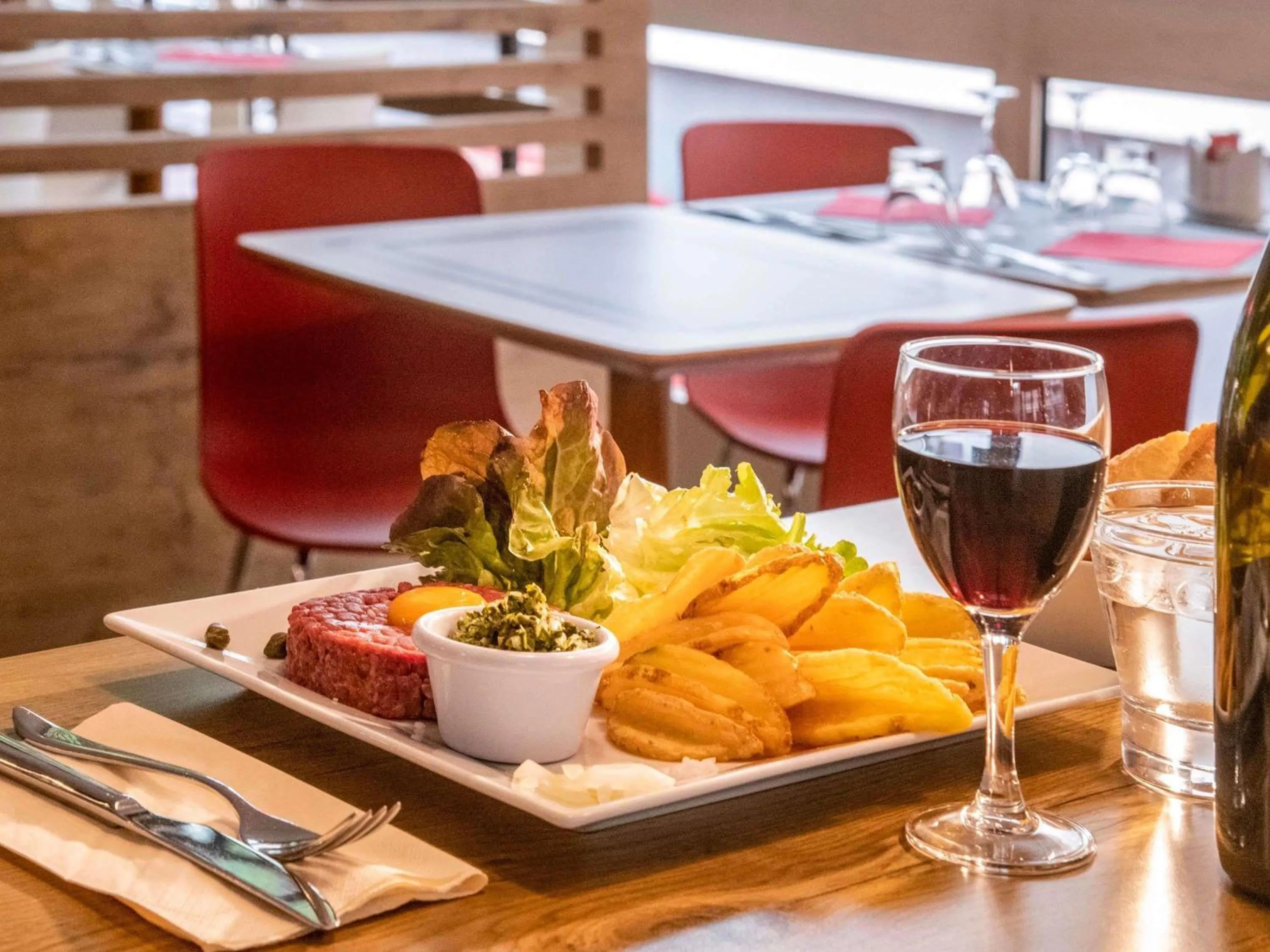 Restaurant/places to eat in ibis Gap Centre