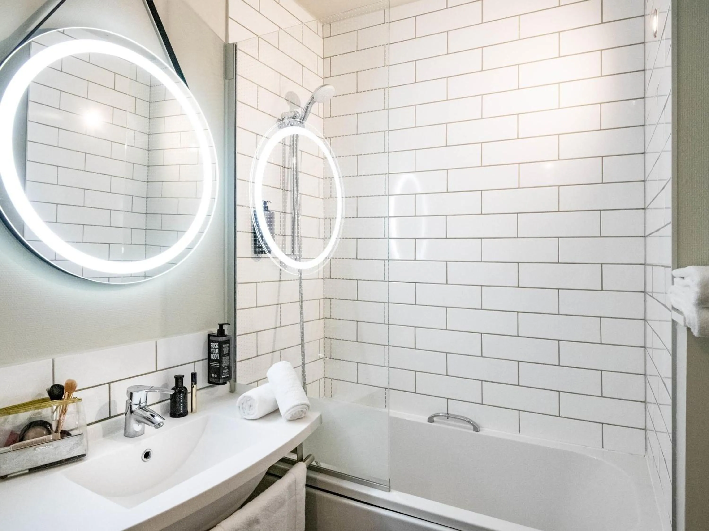 Bedroom in ibis Gap Centre