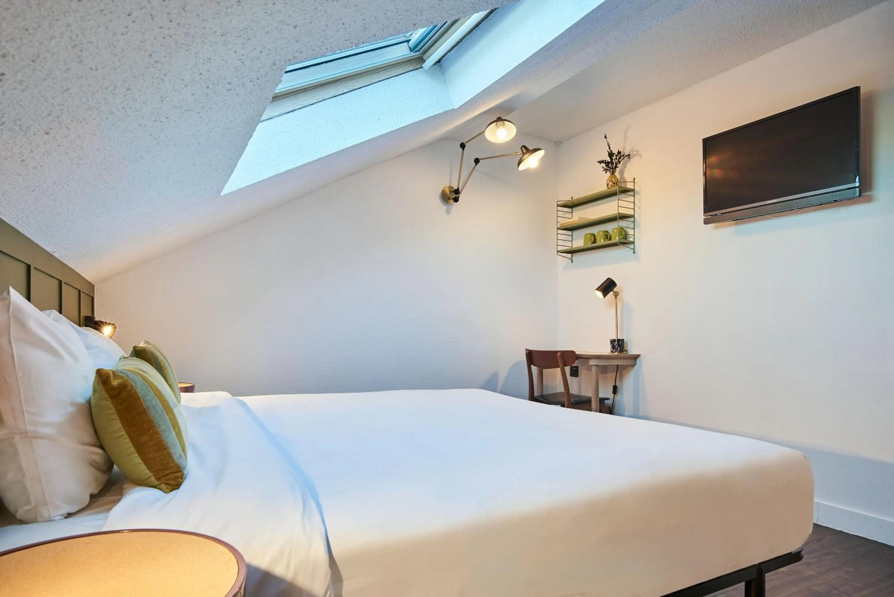 Bedroom, Bed in Hôtel Bordeaux Clémenceau by Happyculture