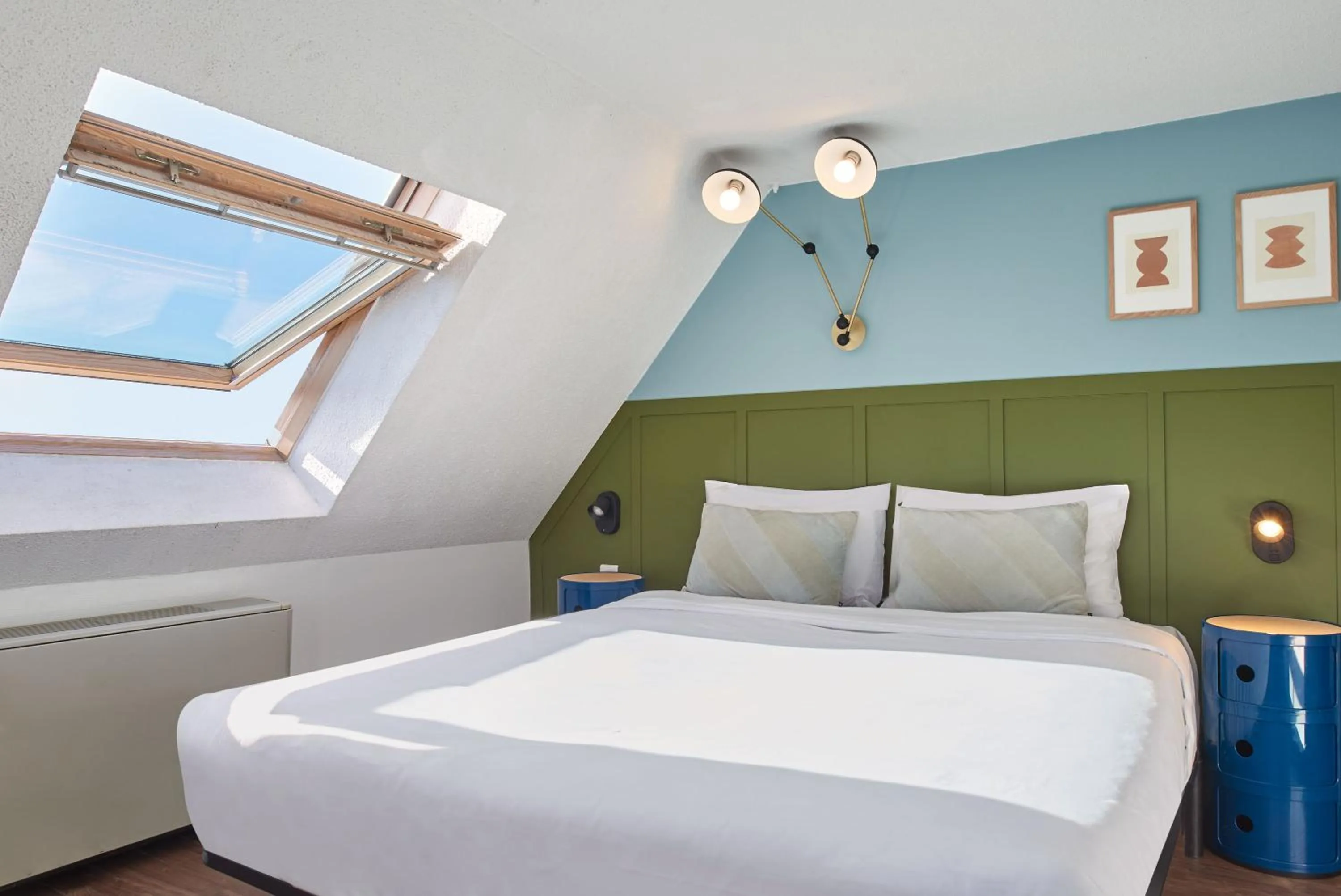 Bedroom, Bed in Hôtel Bordeaux Clémenceau by Happyculture