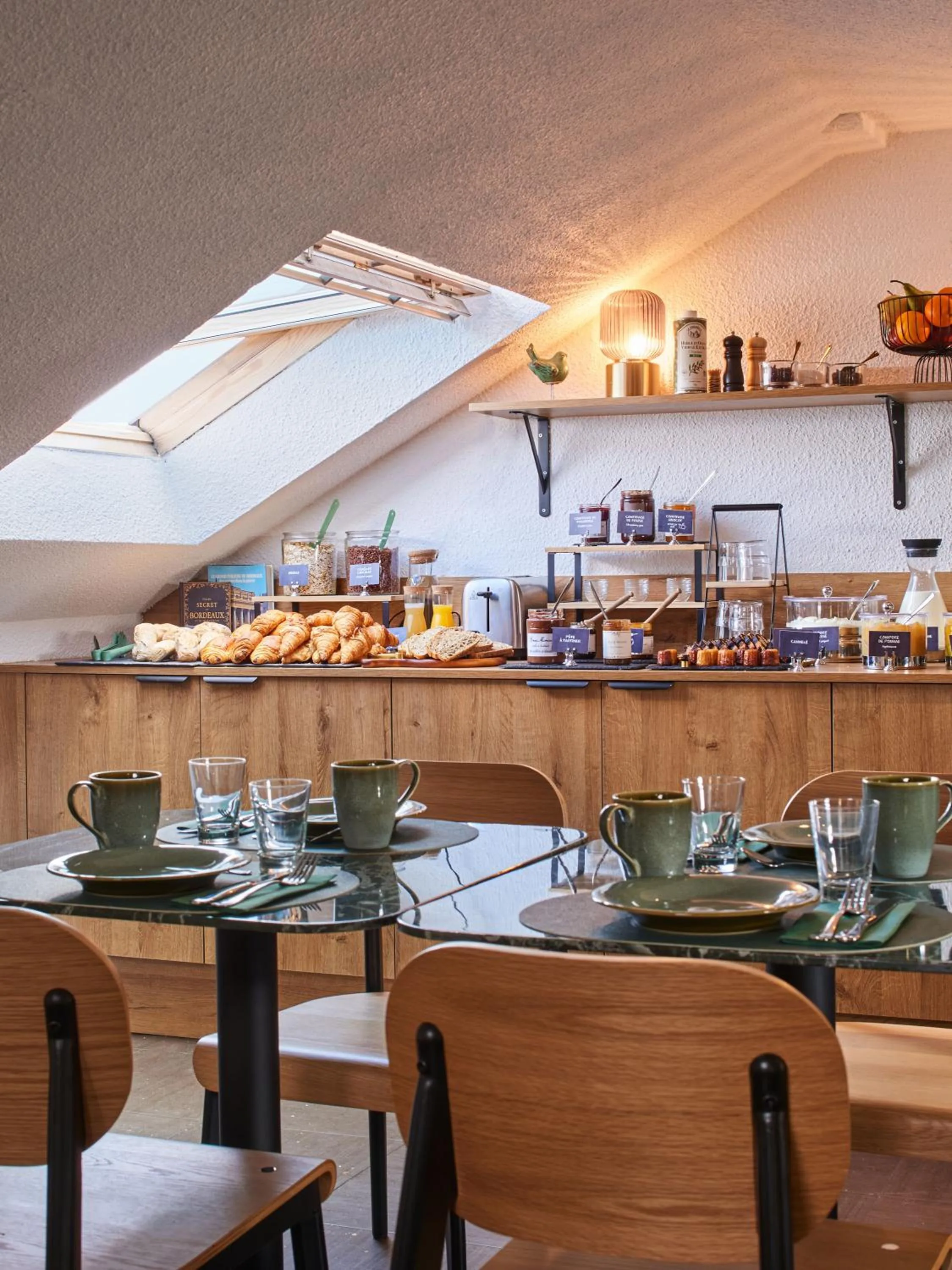 Buffet breakfast in Hôtel Bordeaux Clémenceau by Happyculture