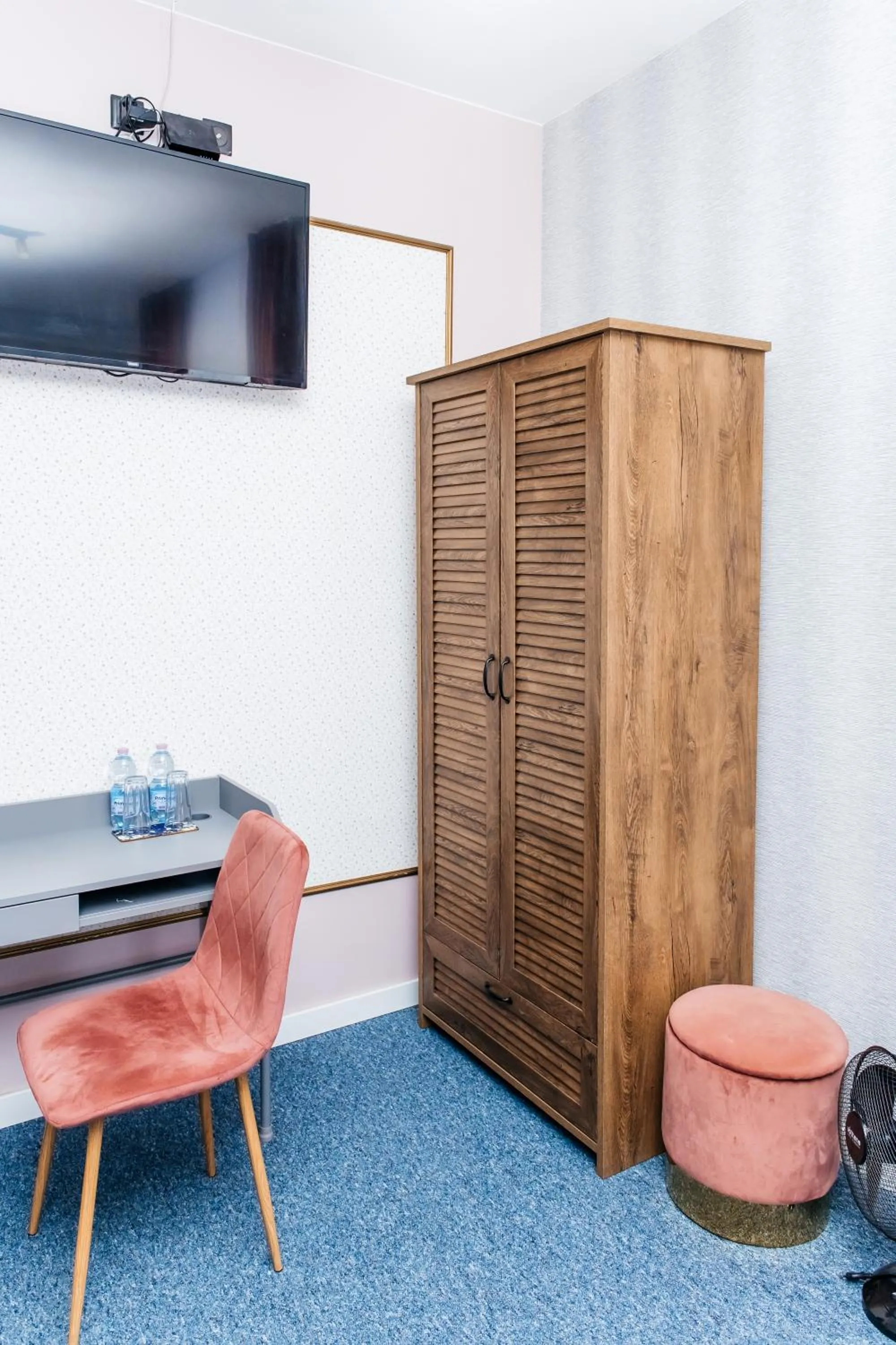 TV and multimedia in Elegant Apartments