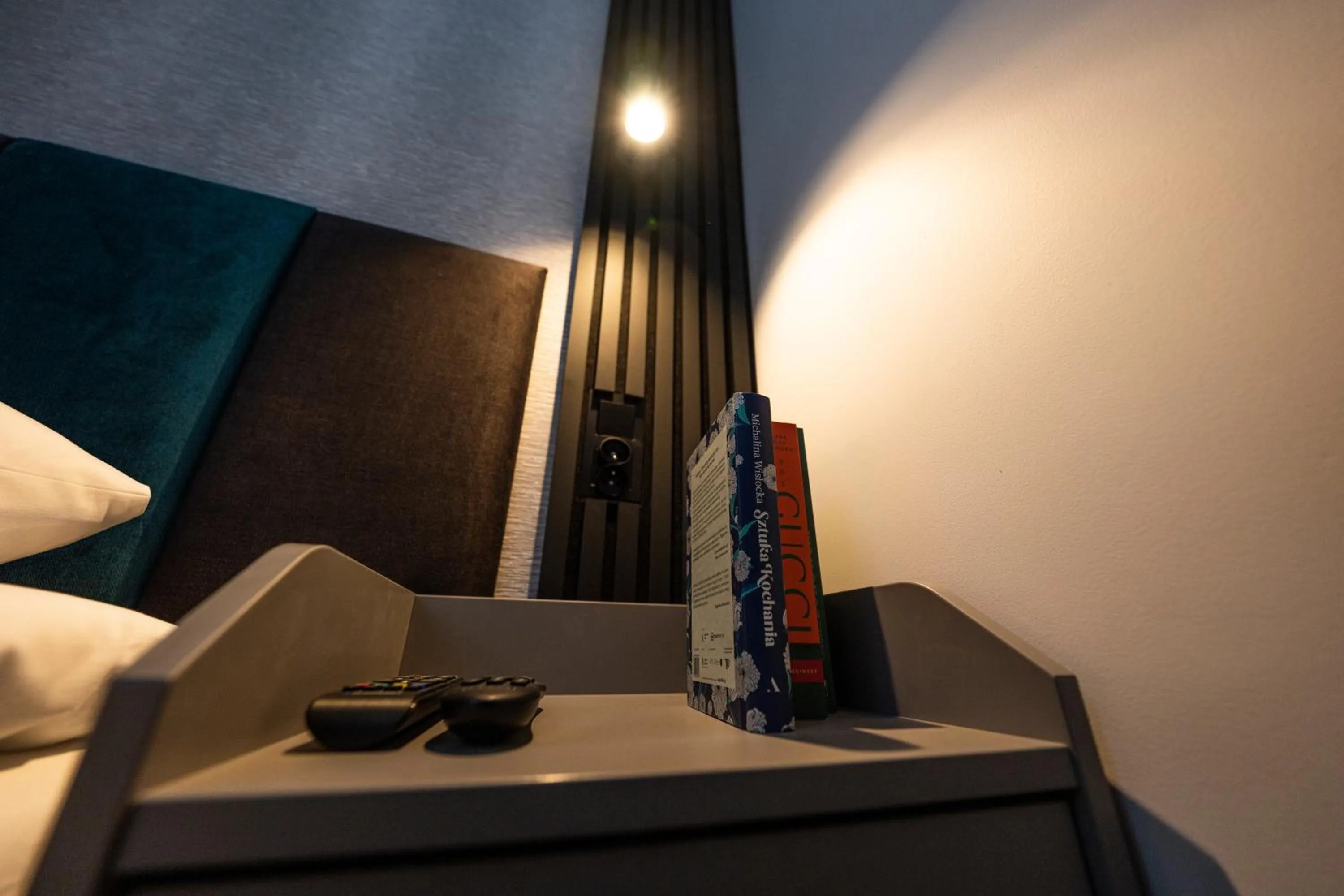 TV and multimedia, Bed in Elegant Apartments