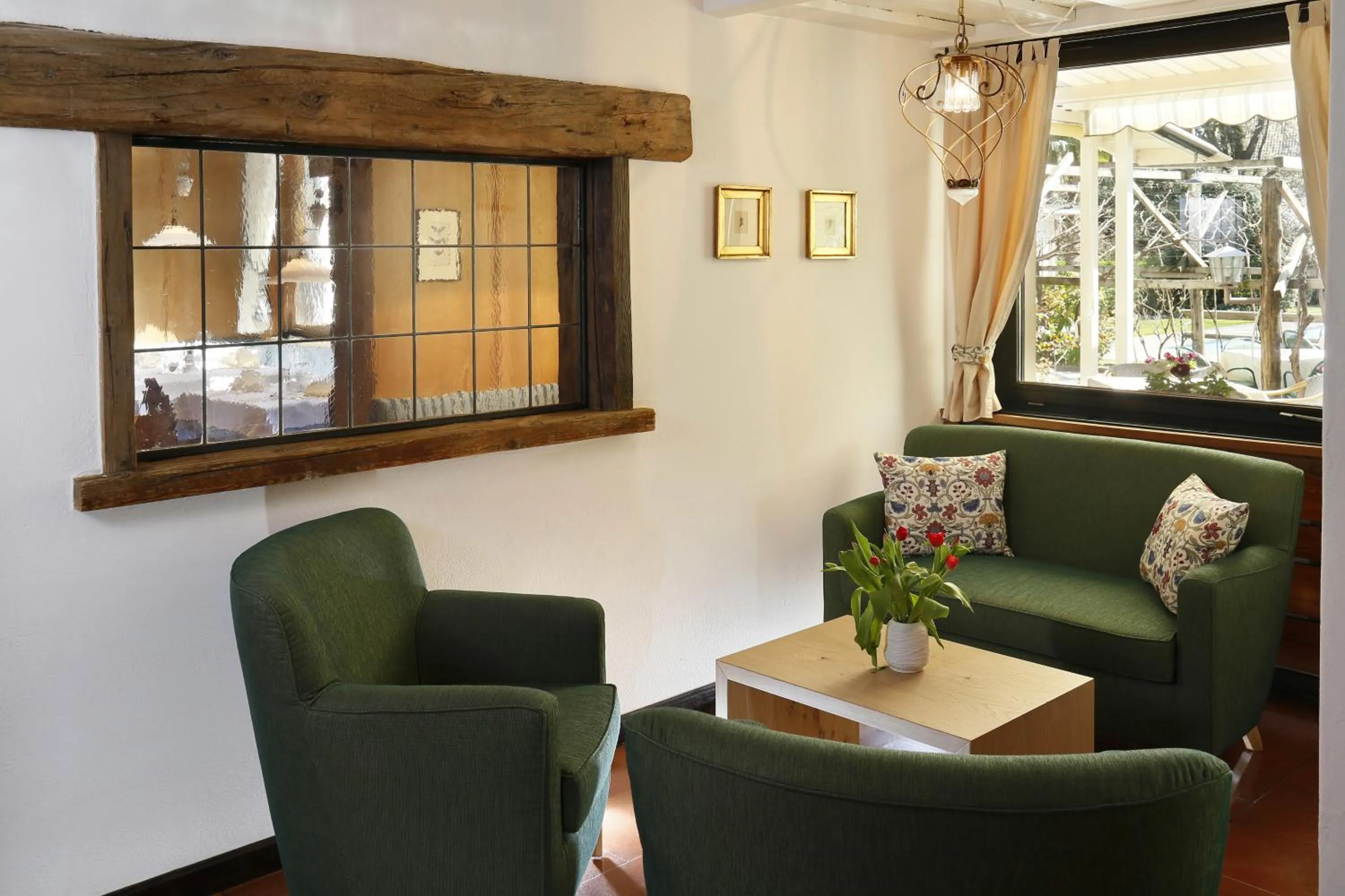 Lounge or bar in Parkhotel Tirolerhof