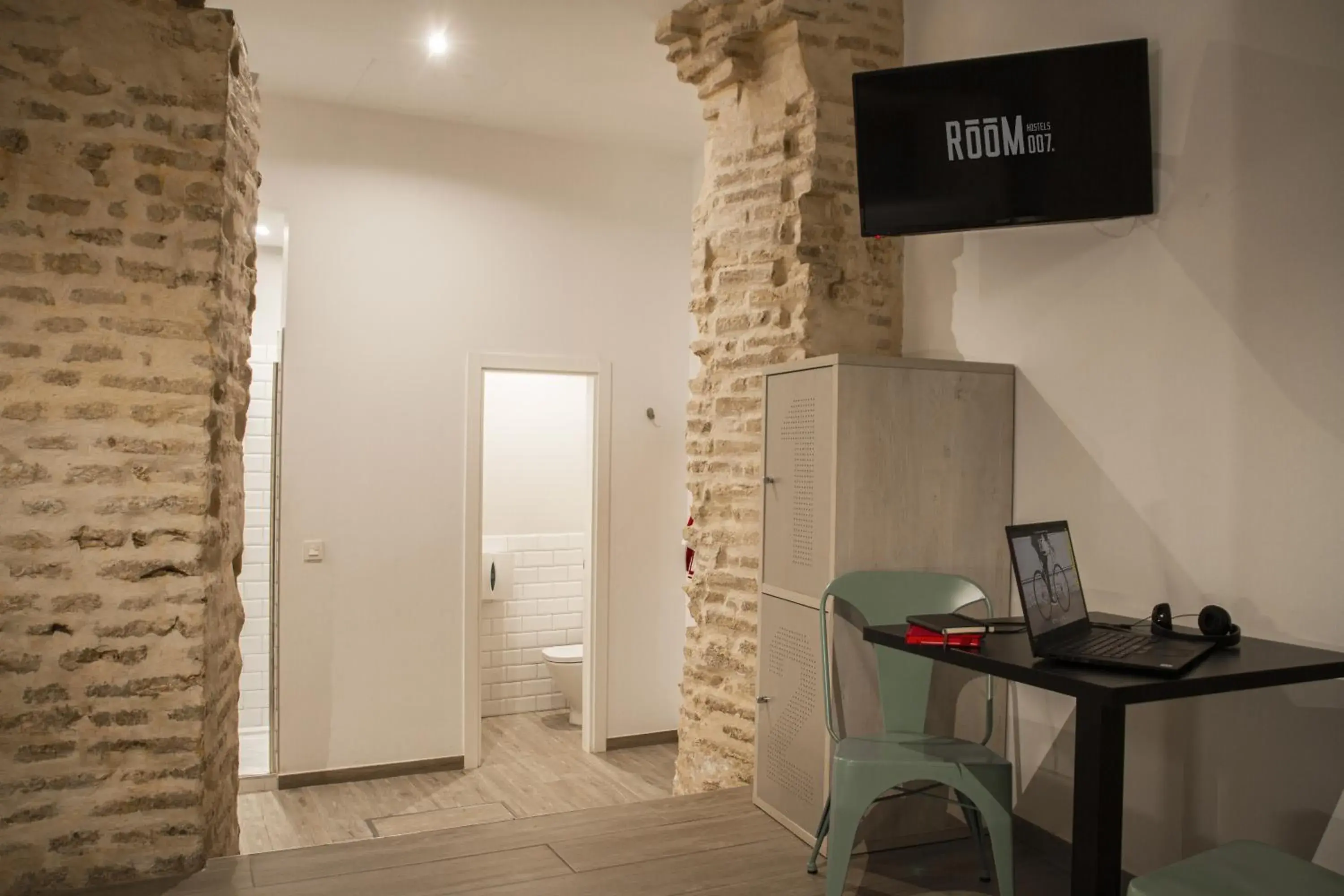 Deluxe Family Room (6 Adults) in room007 Salvador Hostel Deluxe Family Room (6 Adults) in room007 Salvador Hostel