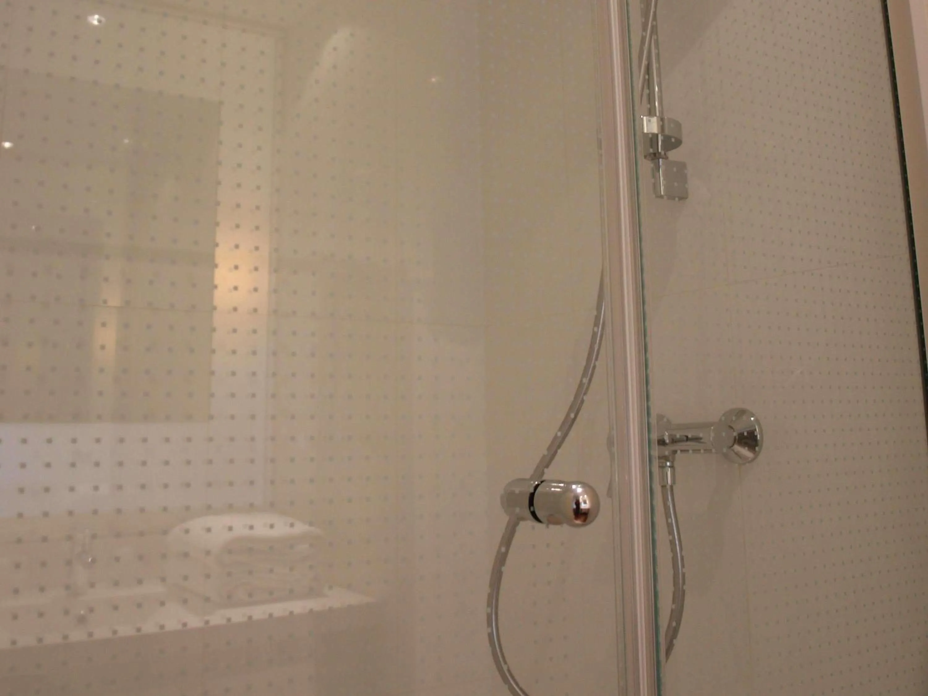 Bedroom in ibis Styles Chinon