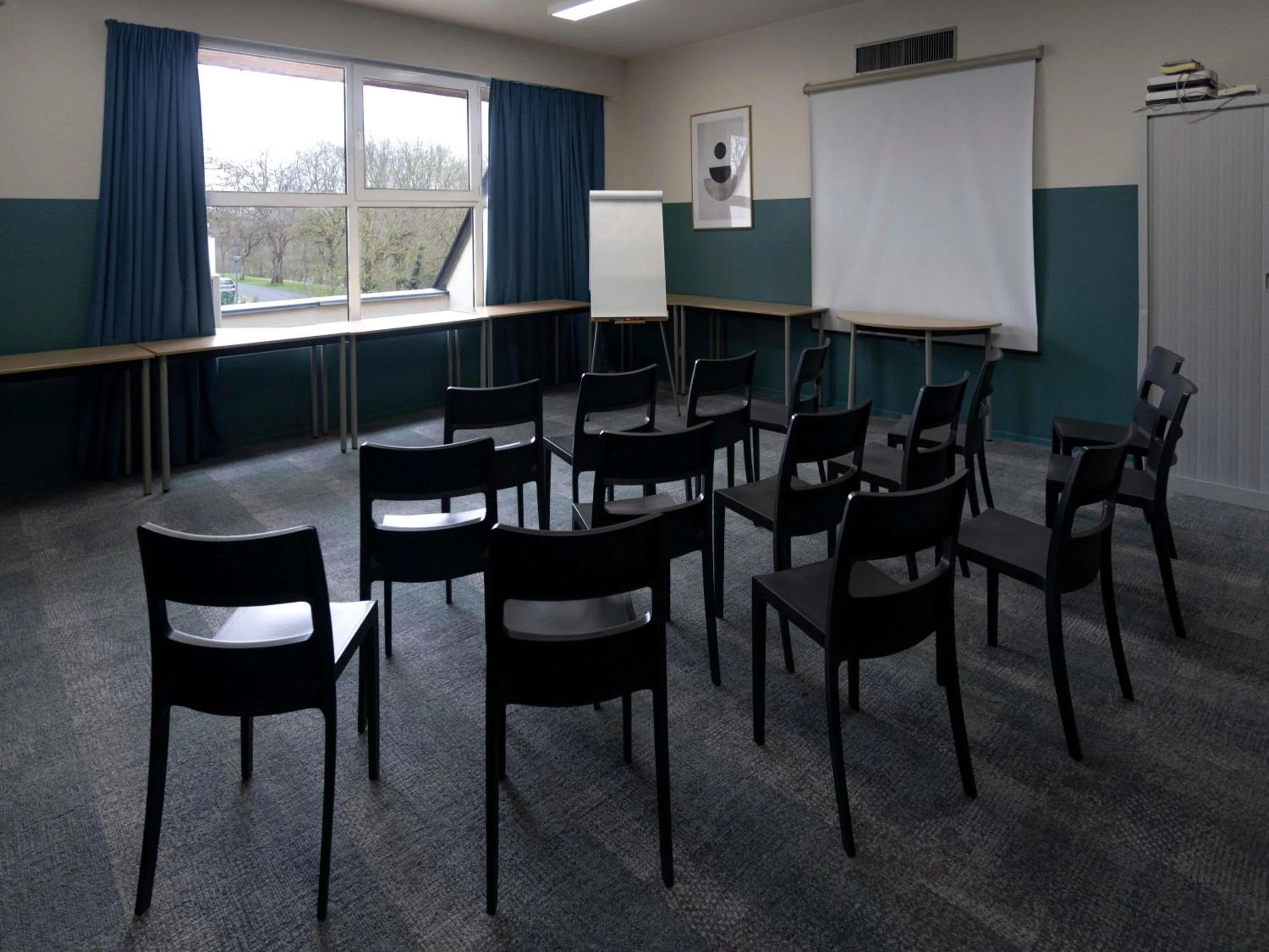 Meeting/conference room in ibis Styles Chinon
