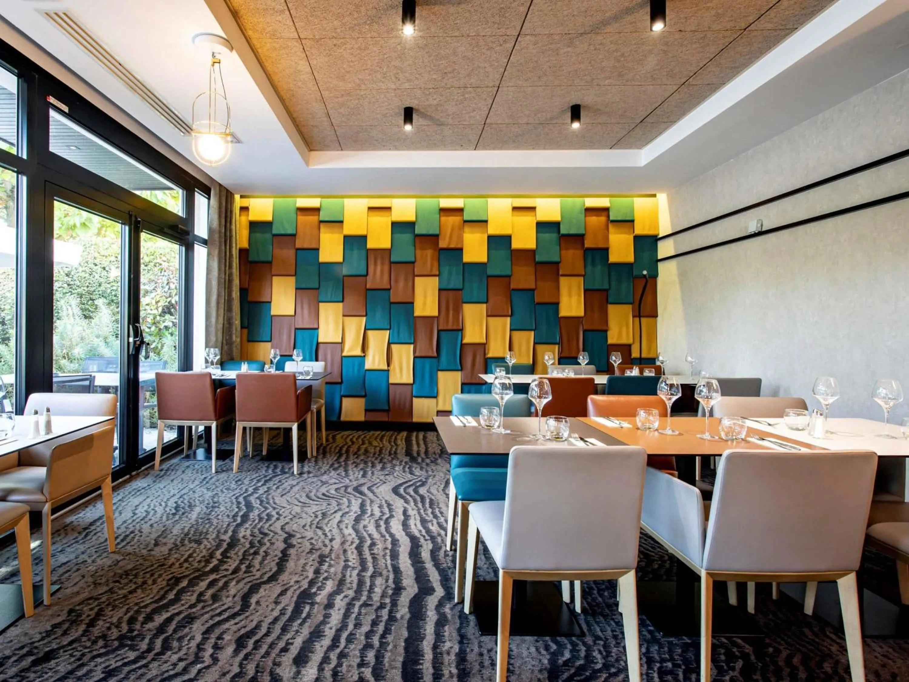 Restaurant/places to eat in Novotel Beaune