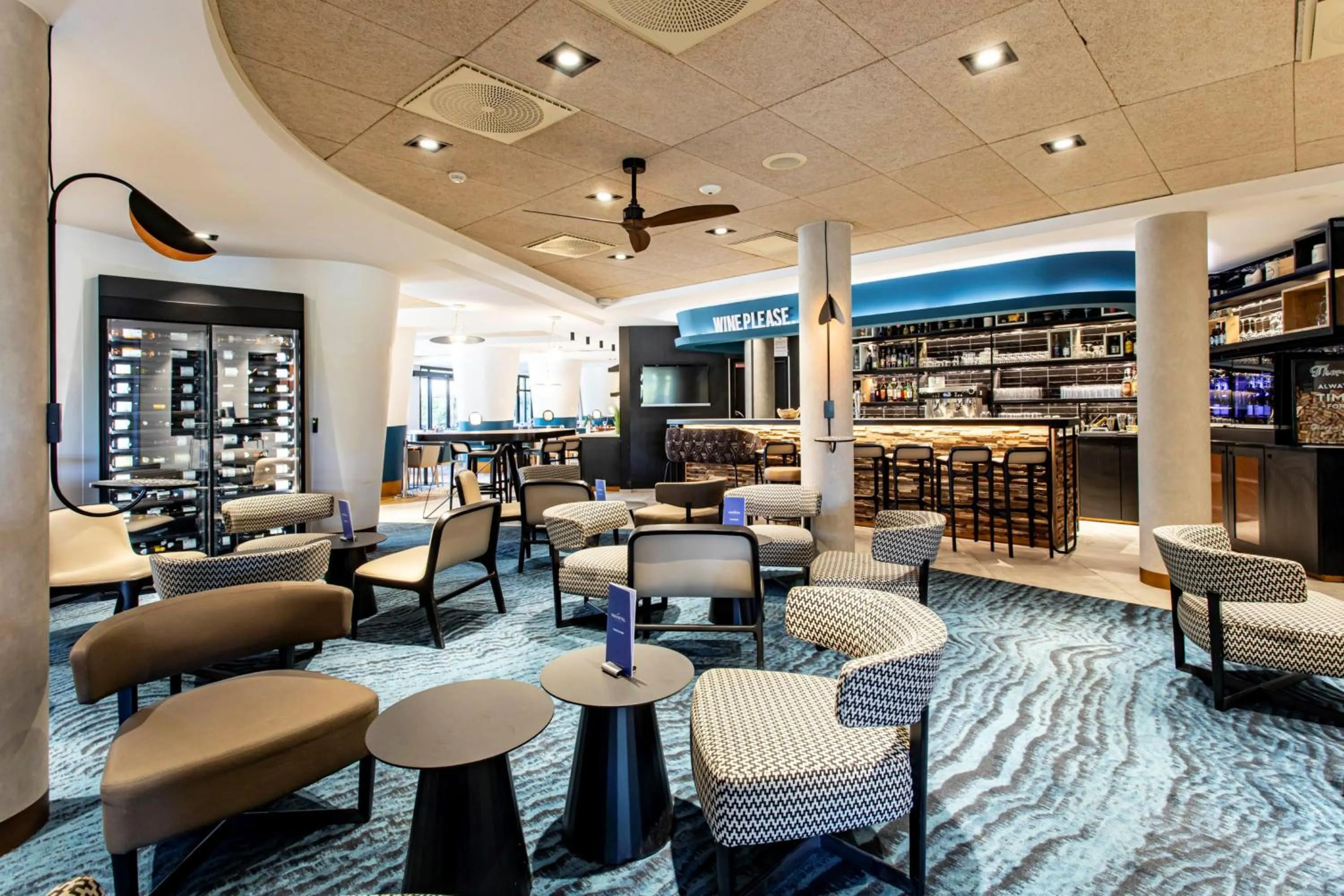 Lounge or bar in Novotel Beaune