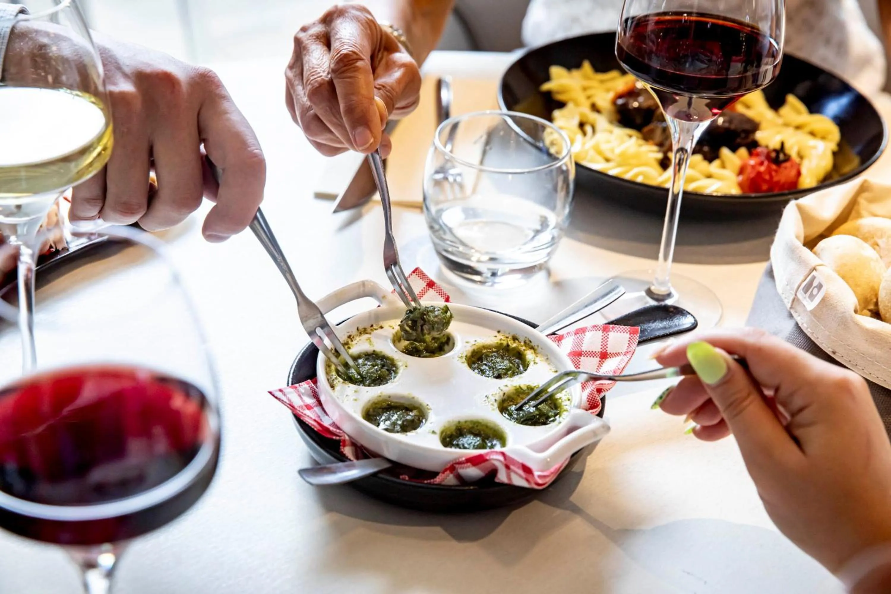 Restaurant/places to eat in Novotel Beaune