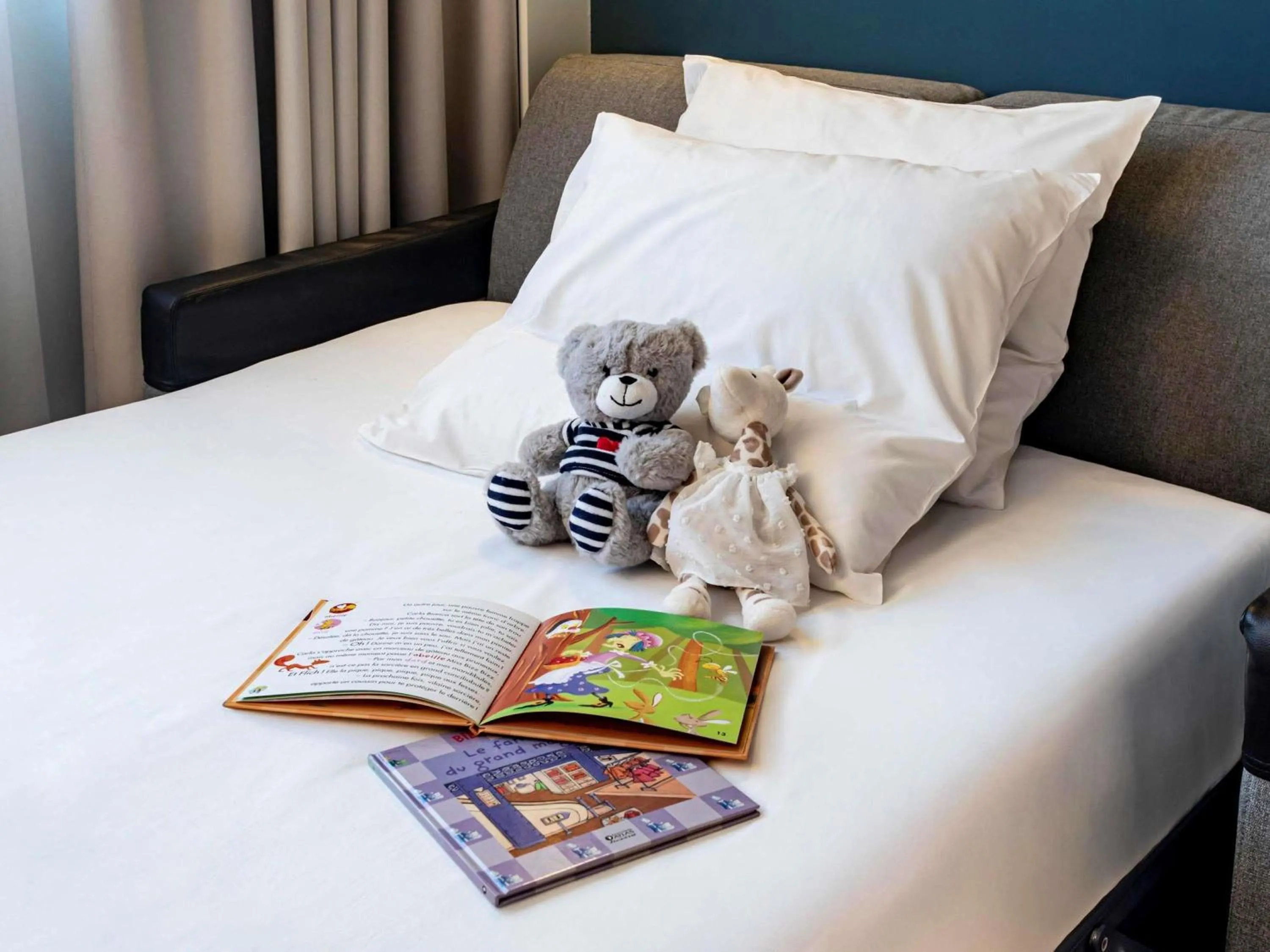 Bedroom, Bed in Novotel Beaune