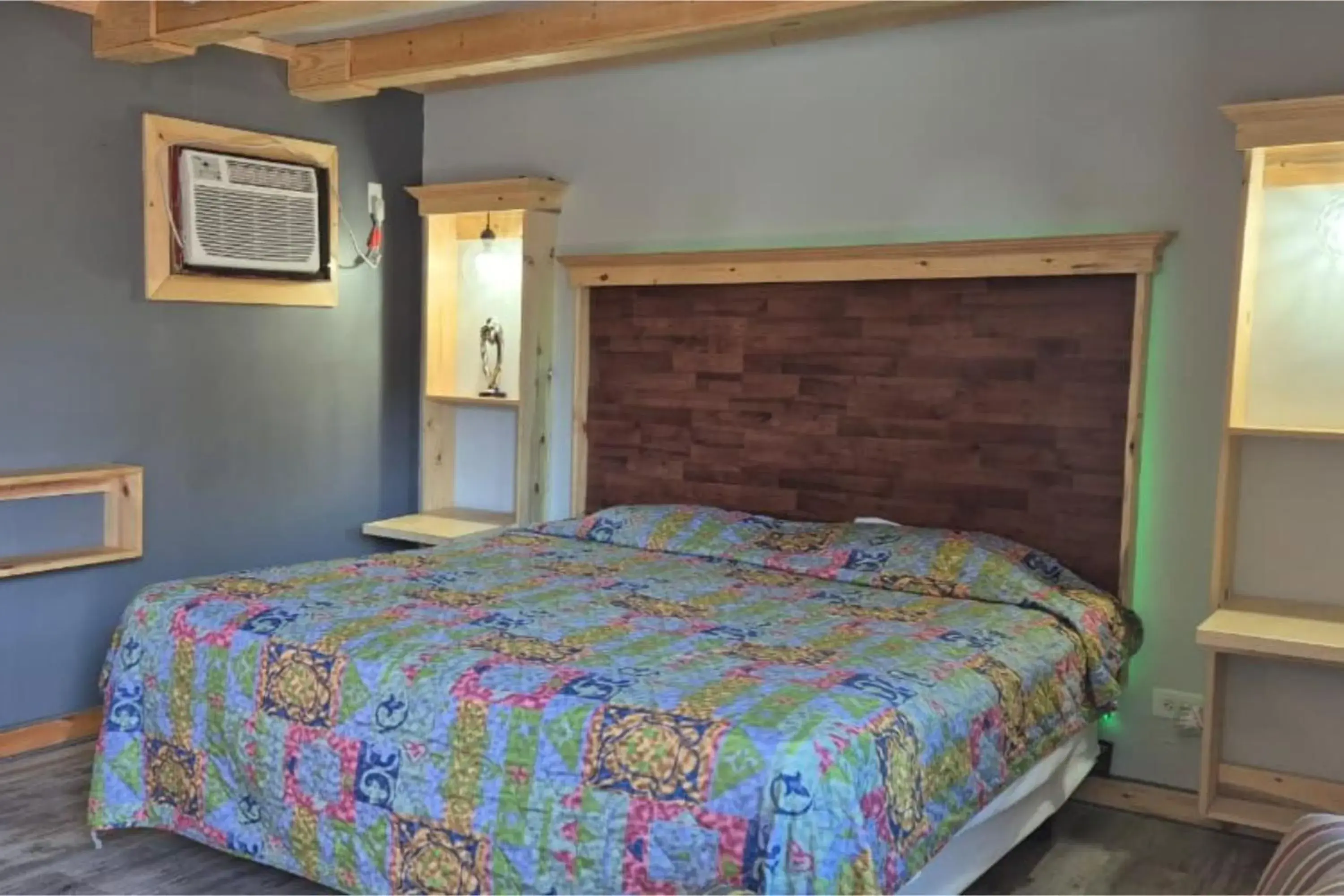 King Bed Non-Smoking in Des Plaines Motel By OYO O'Hare Airport Chicago King Bed Non-Smoking in Des Plaines Motel By OYO O'Hare Airport Chicago