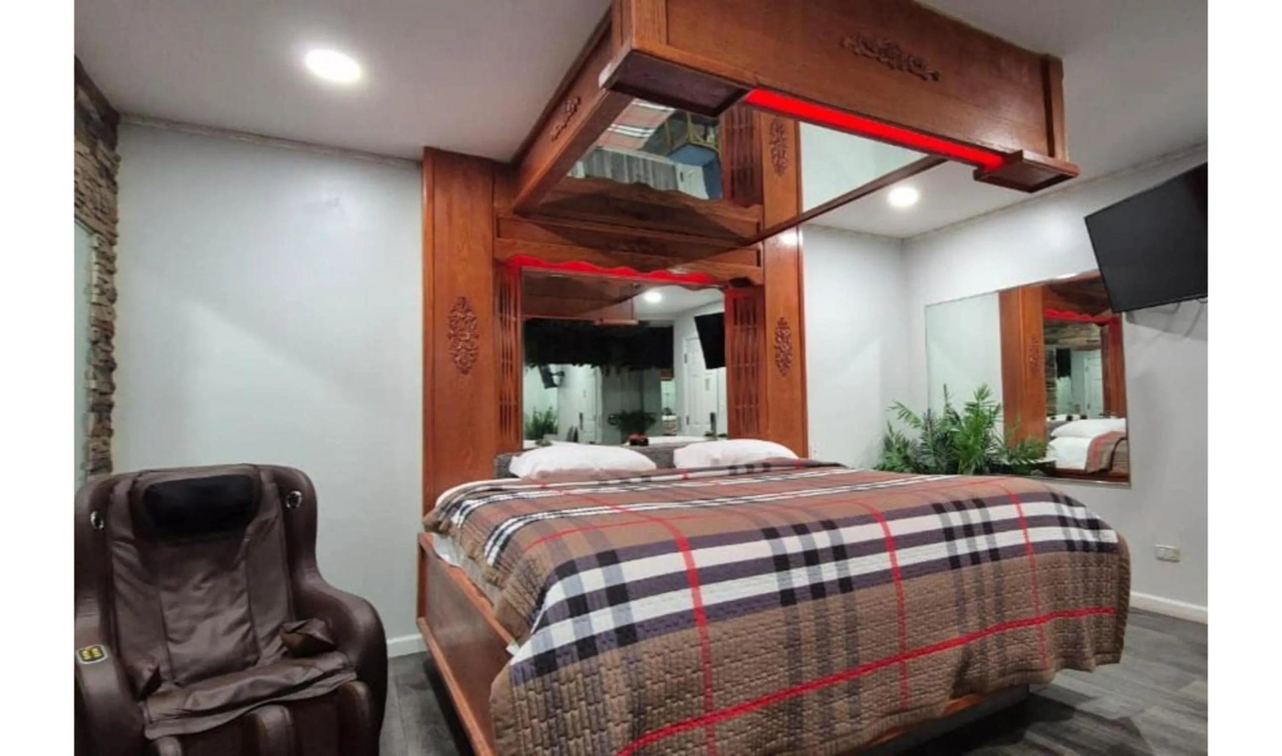 Bedroom, Bed in Des Plaines Motel By OYO O'Hare Airport Chicago