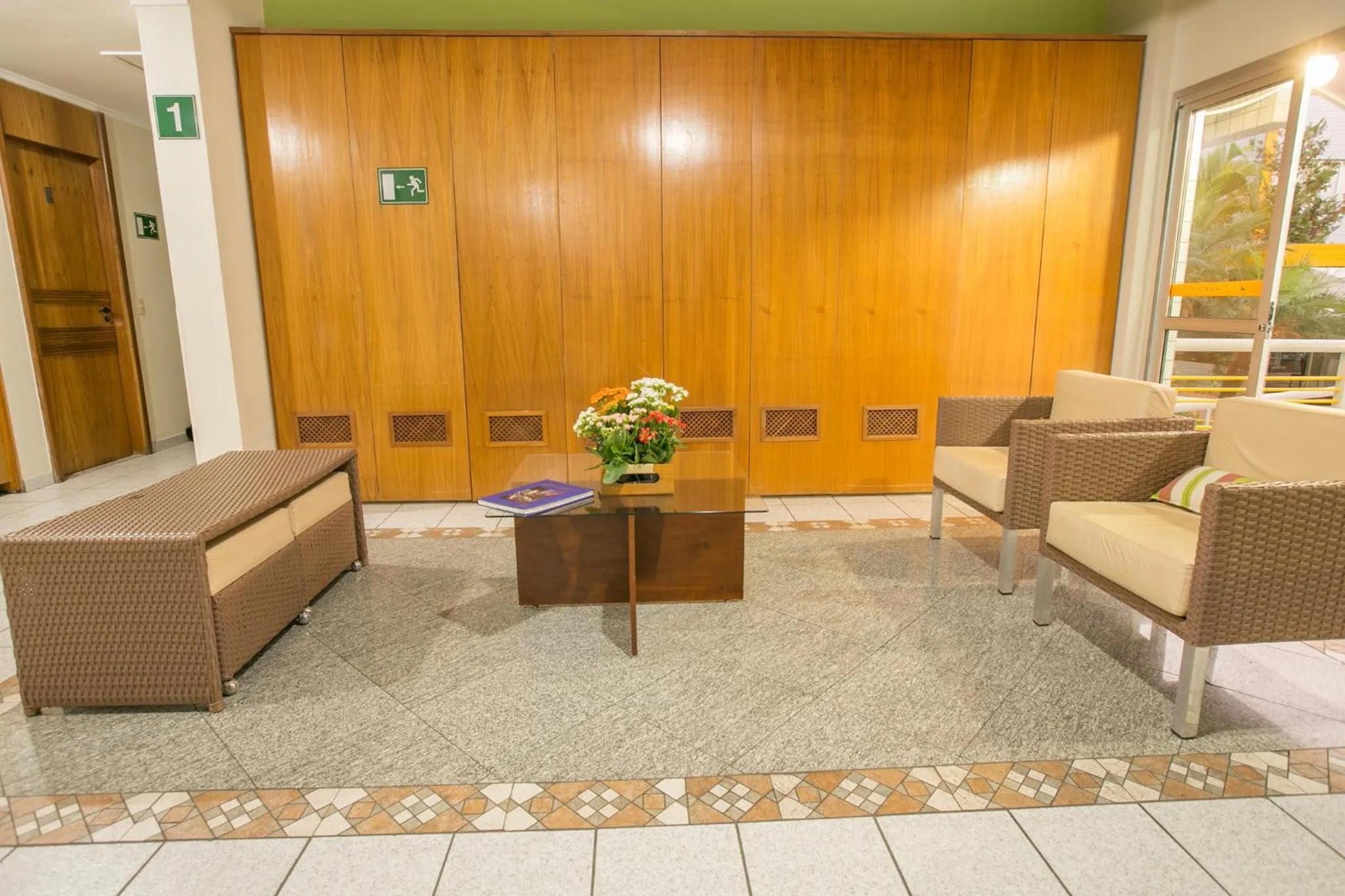 Lobby or reception in Multiparque Hplus Long Stay
