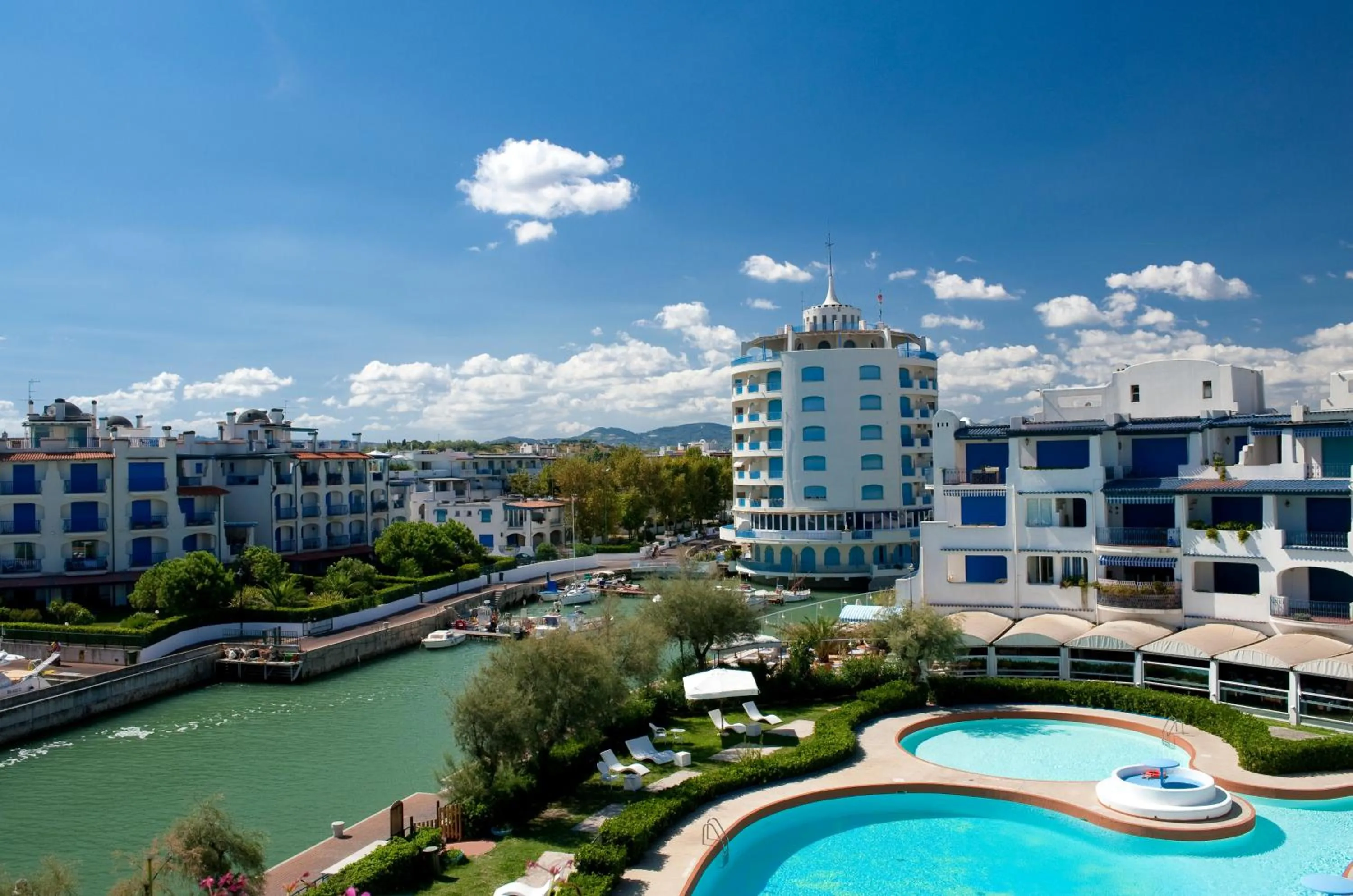 Swimming pool in Portoverde Beach Apartments