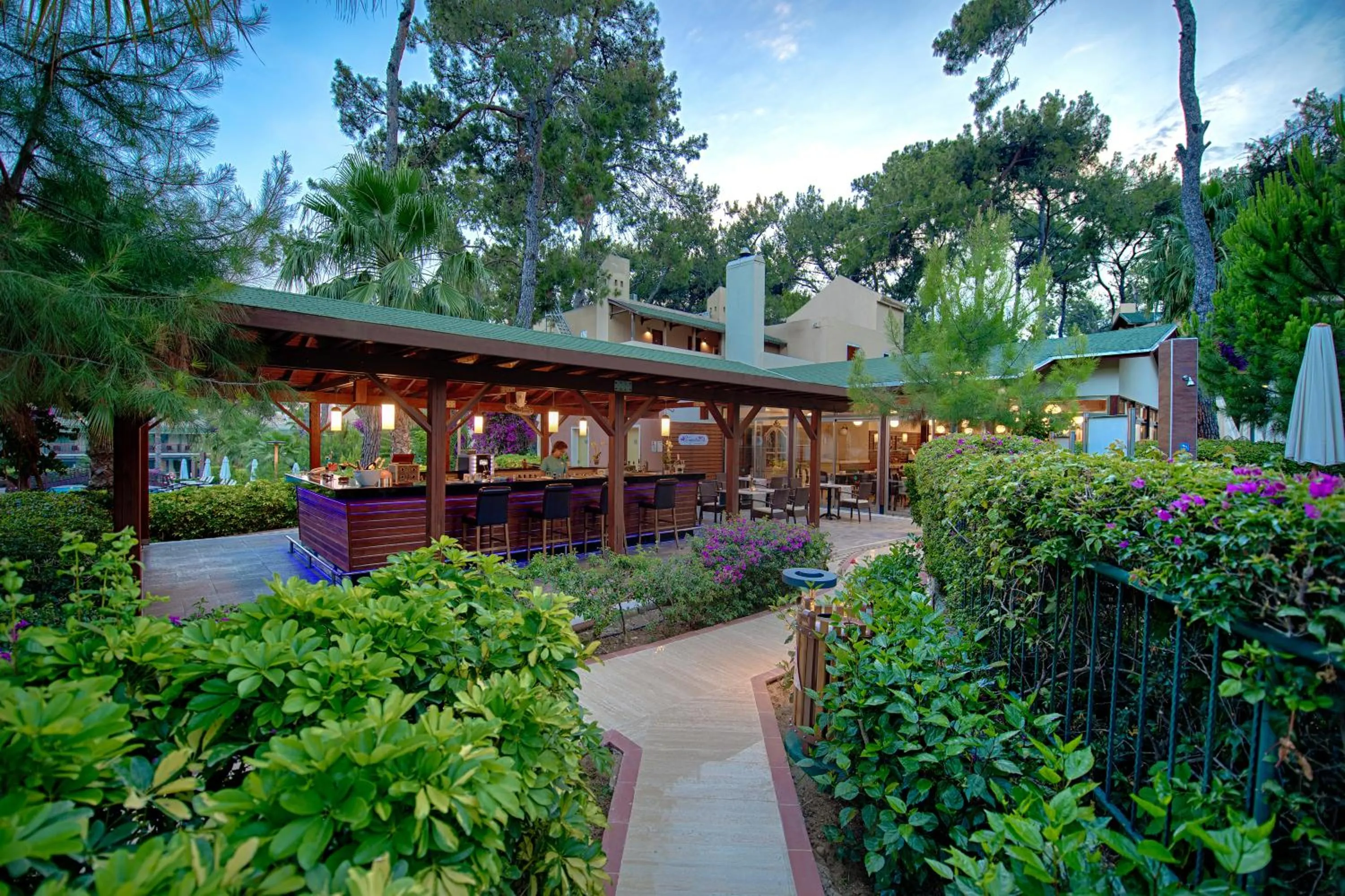 Restaurant/places to eat in Turquoise Hotel