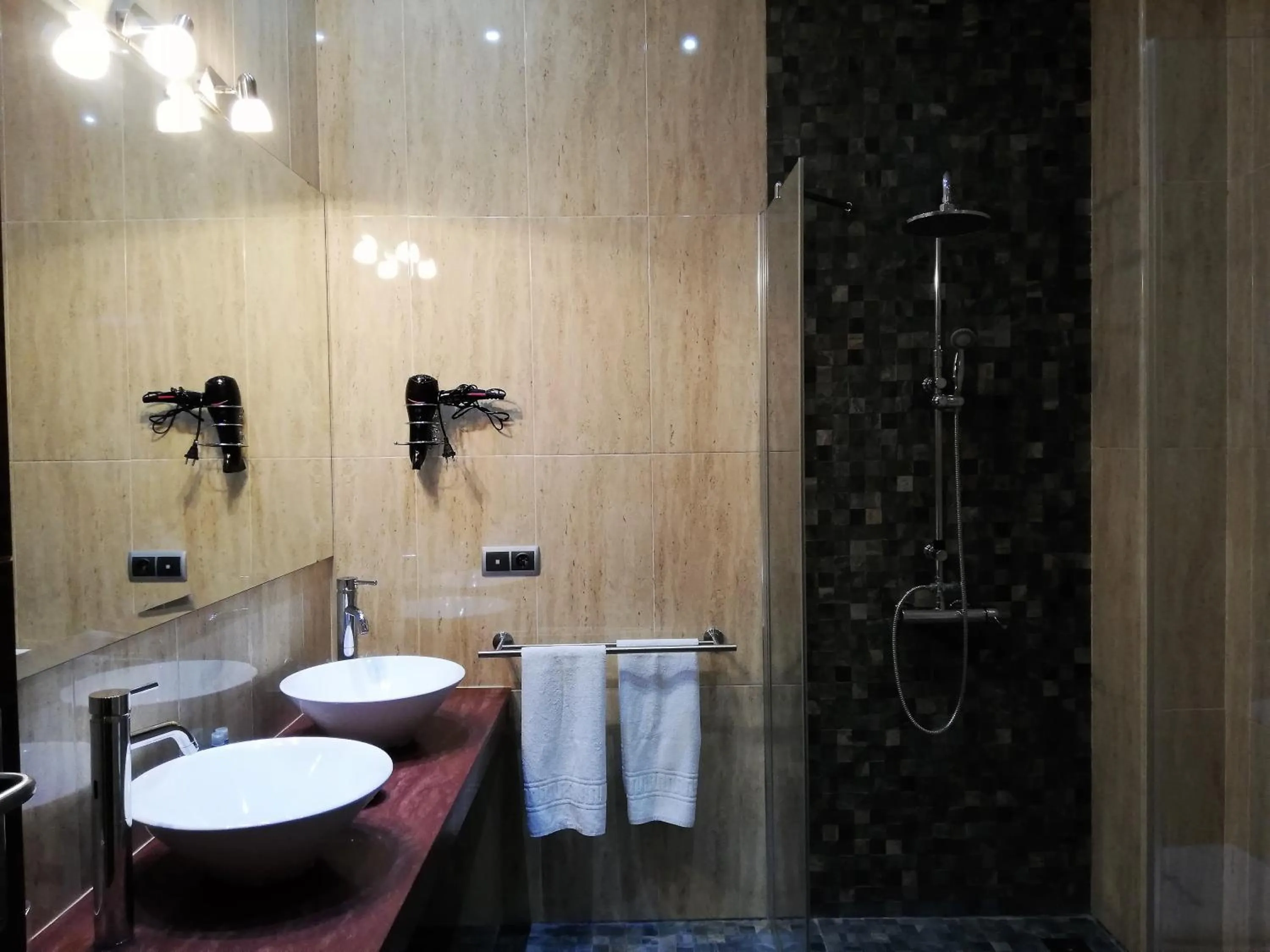 Shower in Hotel LB Lebrija by MA 22 Puntos