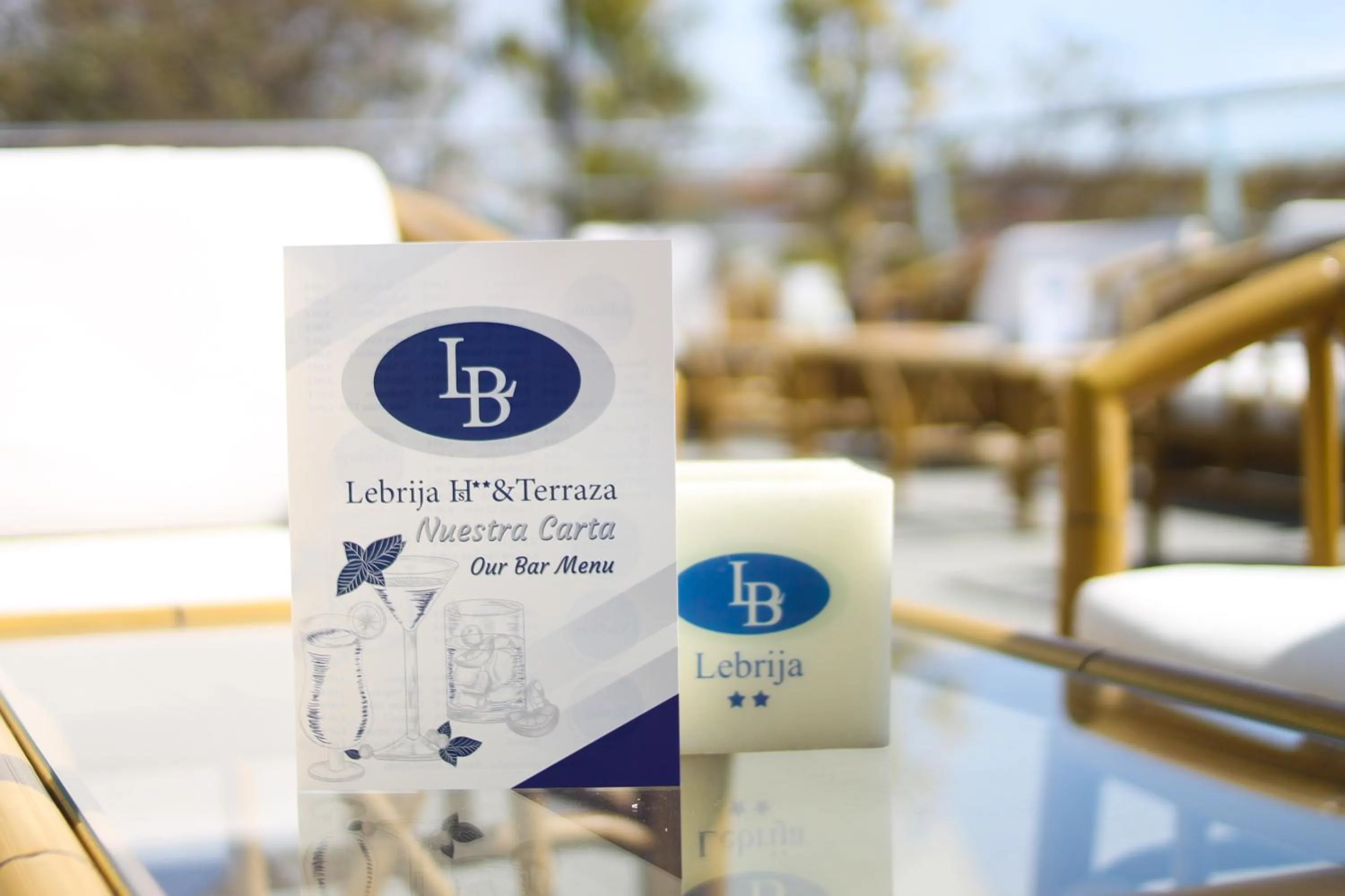 Alcoholic drinks in Hotel LB Lebrija by MA 22 Puntos