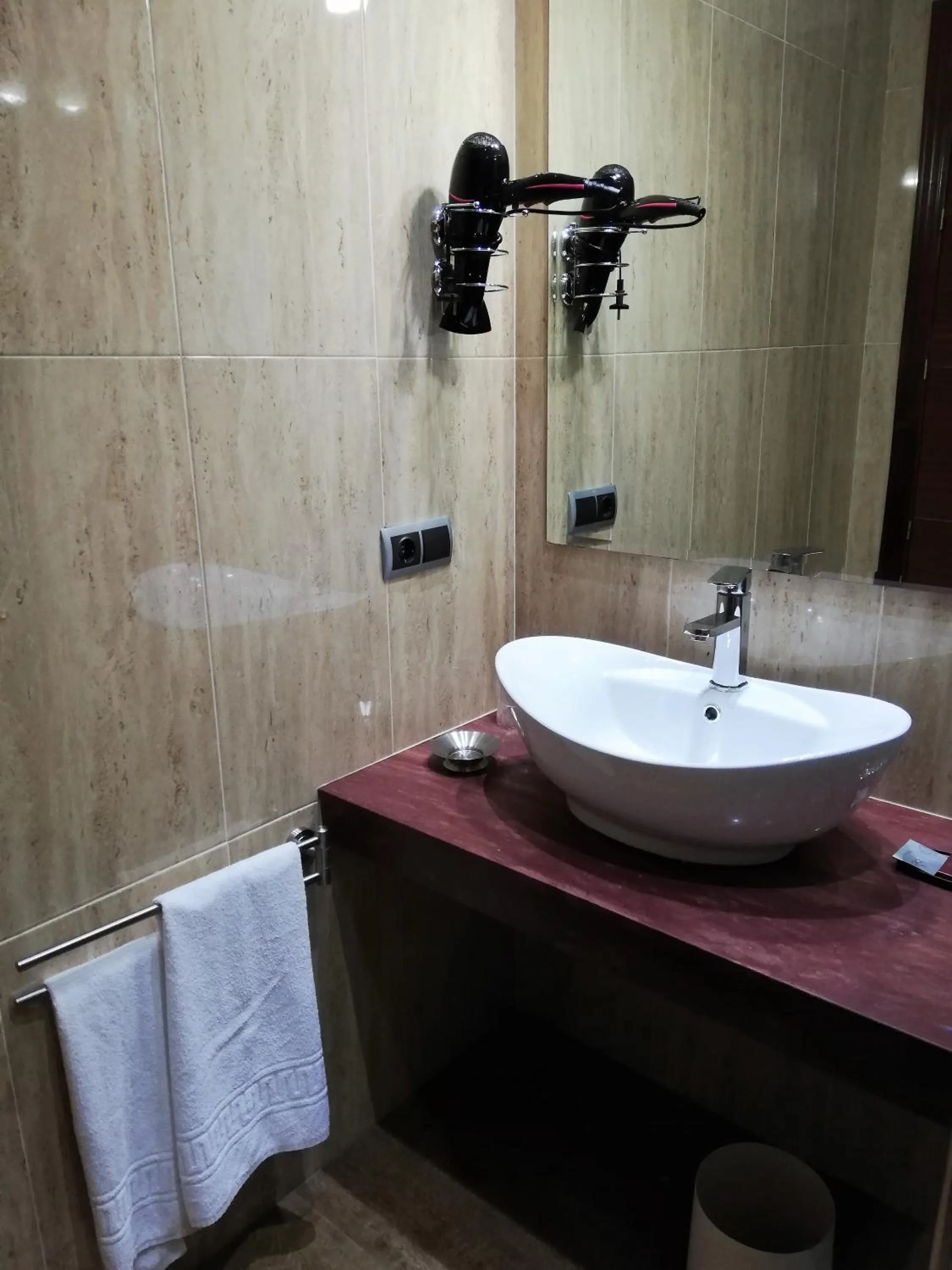 Toilet in Hotel LB Lebrija by MA 22 Puntos