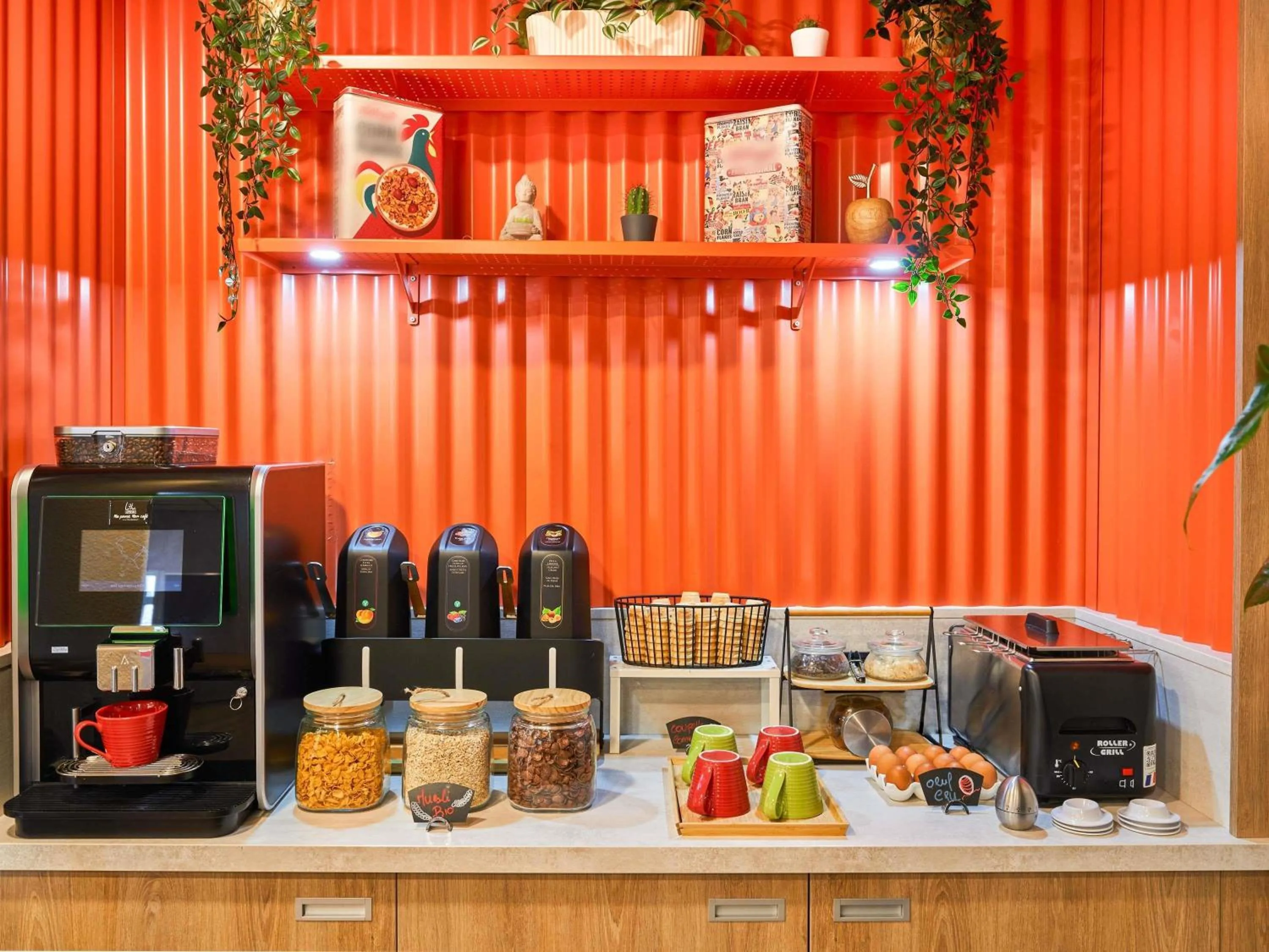 Breakfast in ibis budget Saint-Maurice