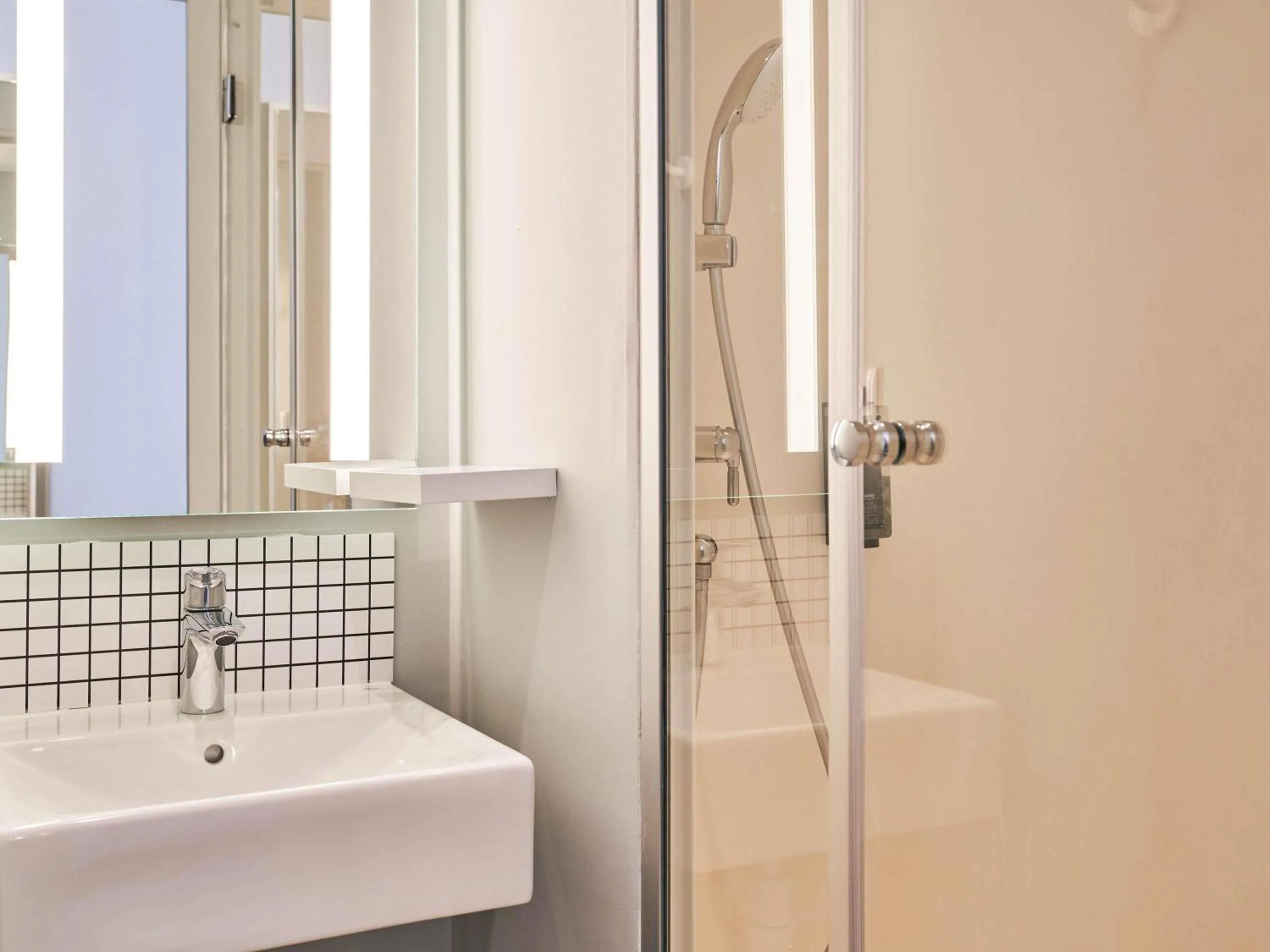 Bedroom in ibis budget Saint-Maurice