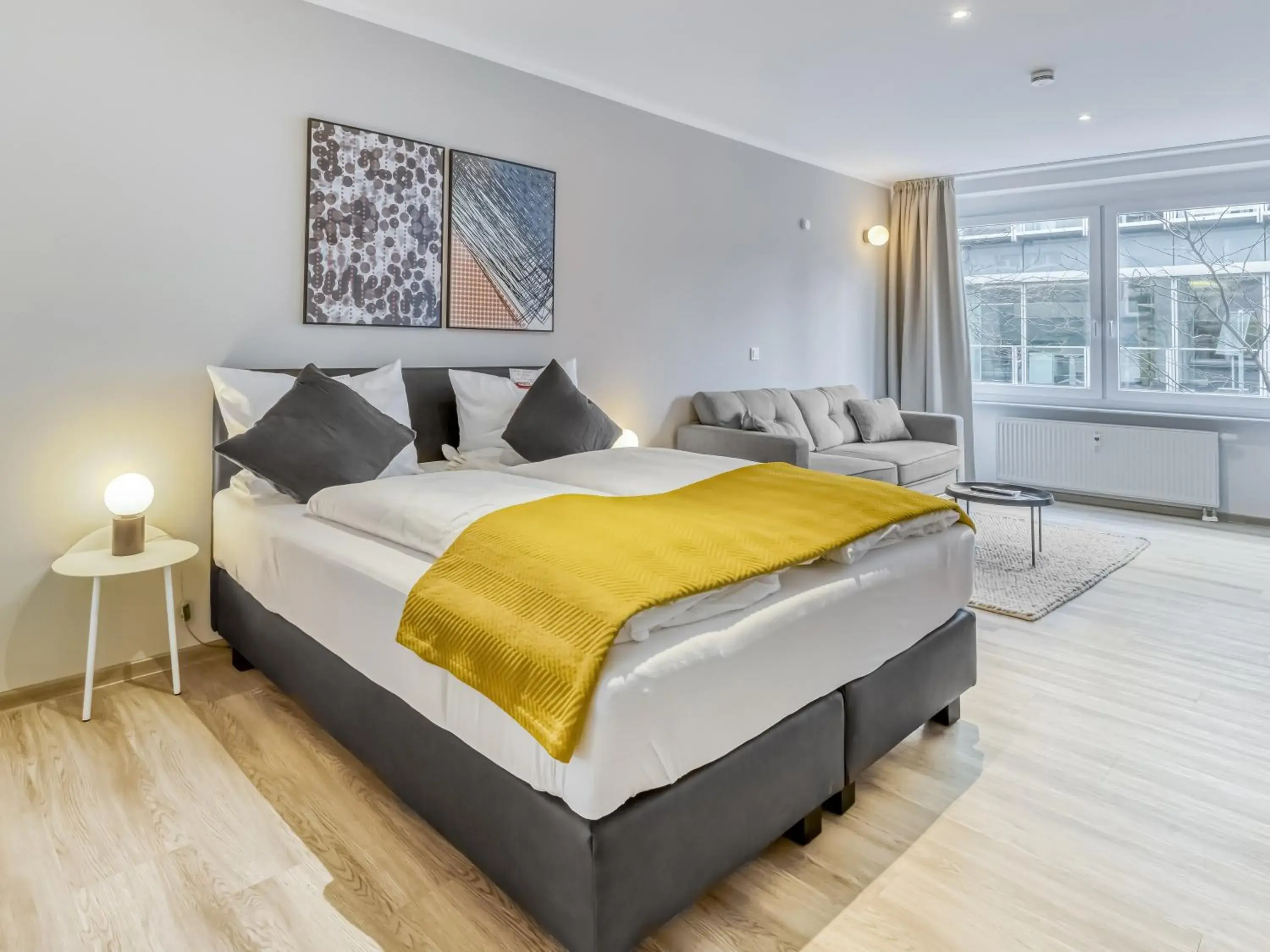 Suite XL with sofa bed and balcony in Limehome Essen Kibbelstraße Suite XL with sofa bed and balcony in Limehome Essen Kibbelstraße