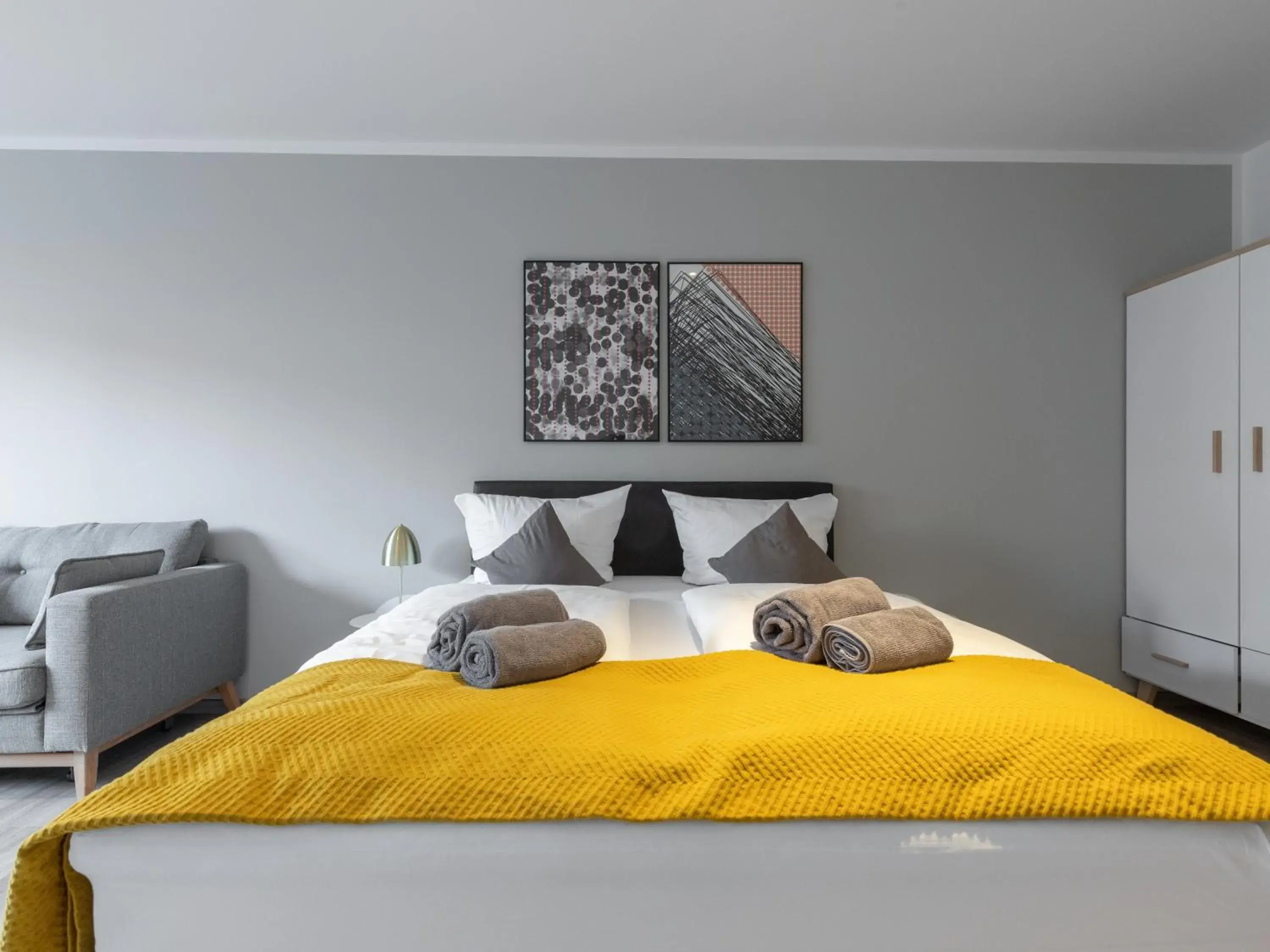 Suite XL with sofa bed in Limehome Essen Kibbelstraße Suite XL with sofa bed in Limehome Essen Kibbelstraße