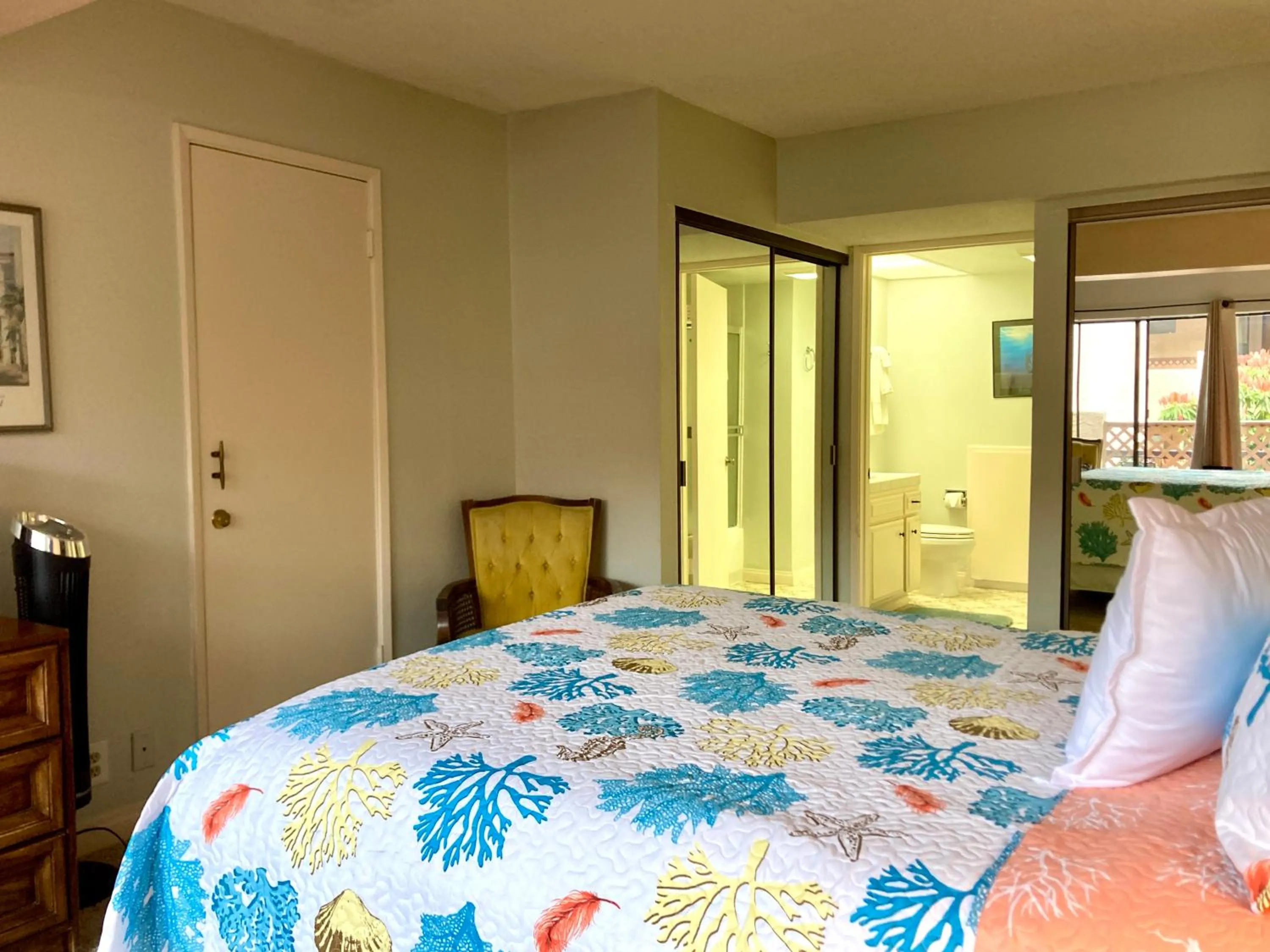 Bed in Catalina's Got Cart Condo