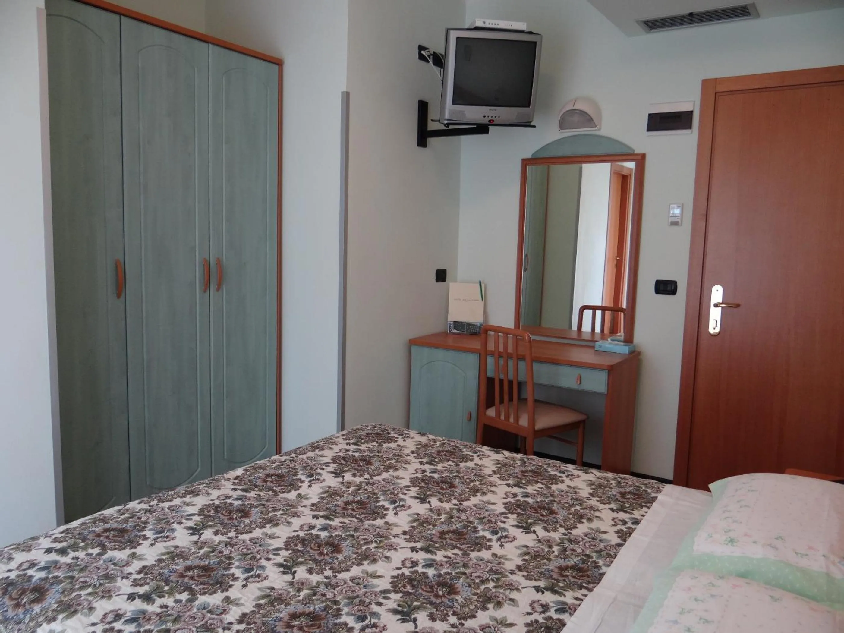 Photo of the whole room, Bed in Hotel Aquila D'Oro