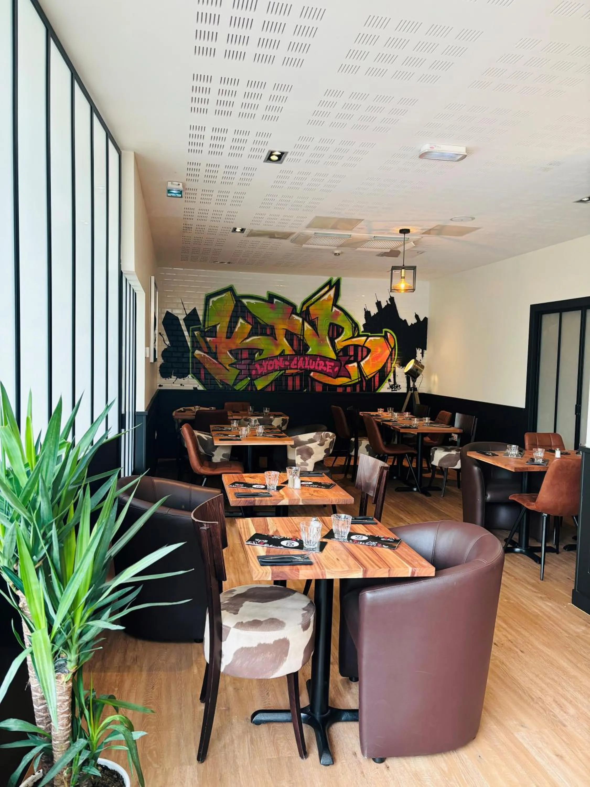 Restaurant/places to eat in ibis Lyon Caluire Cité Internationale