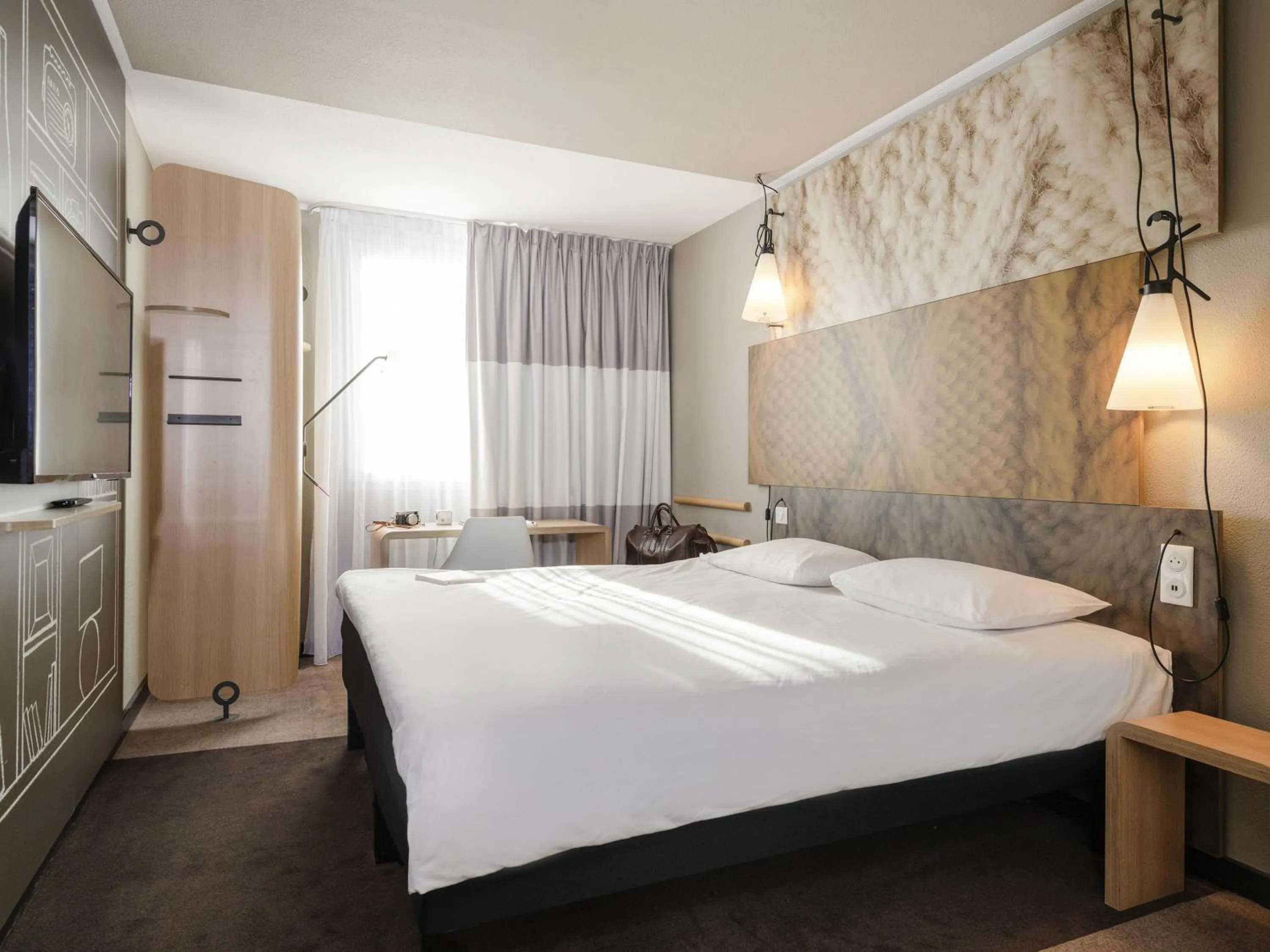 Bedroom, Bed in ibis Lyon Caluire Cité Internationale