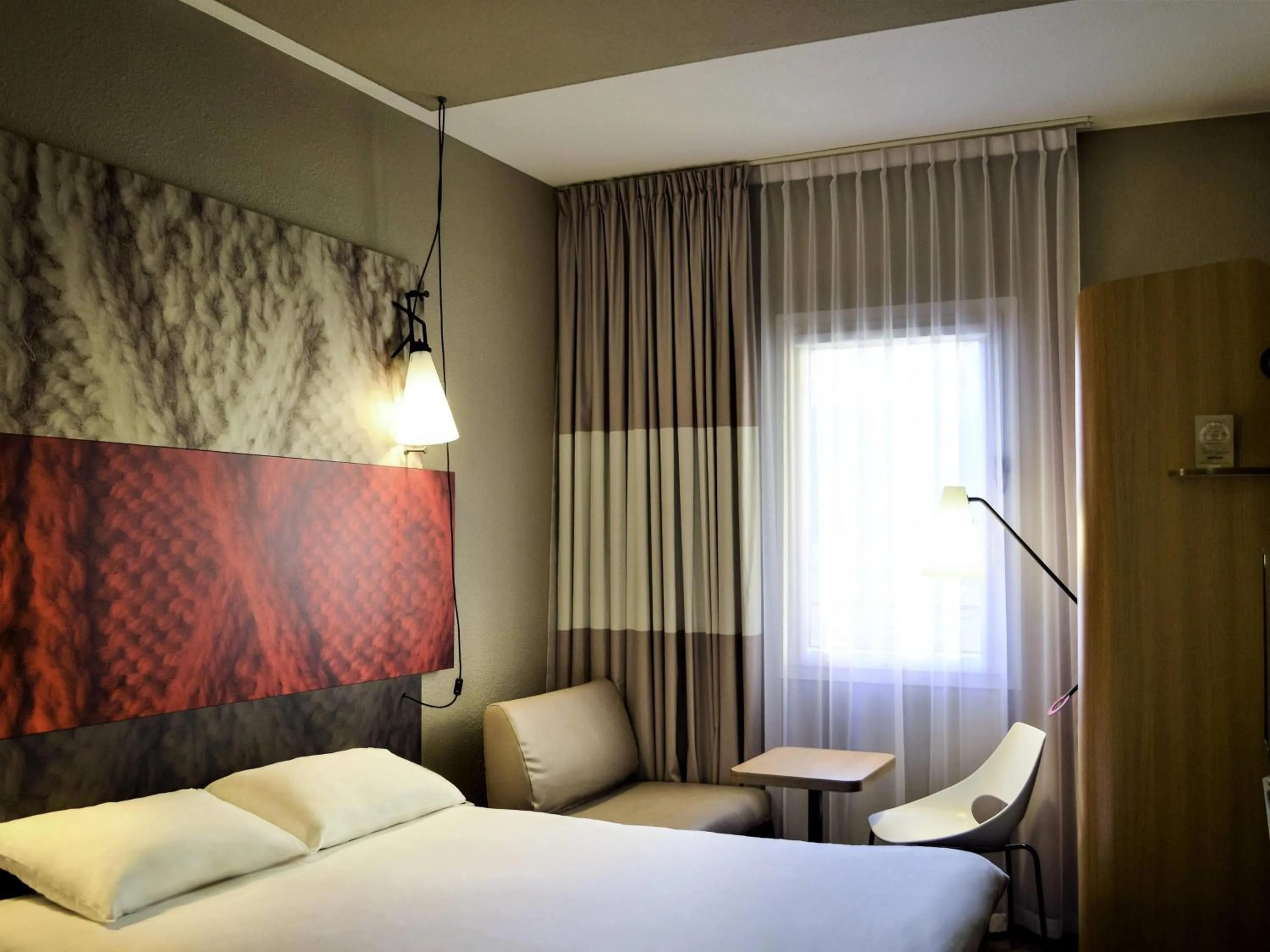 Bedroom, Bed in ibis Lyon Caluire Cité Internationale